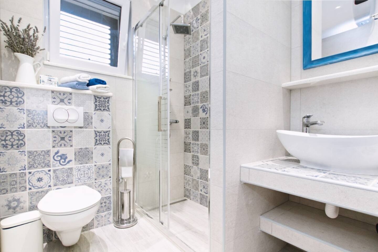 Comfortable and spacious house with terrace and sea view Plano, Trogir  K