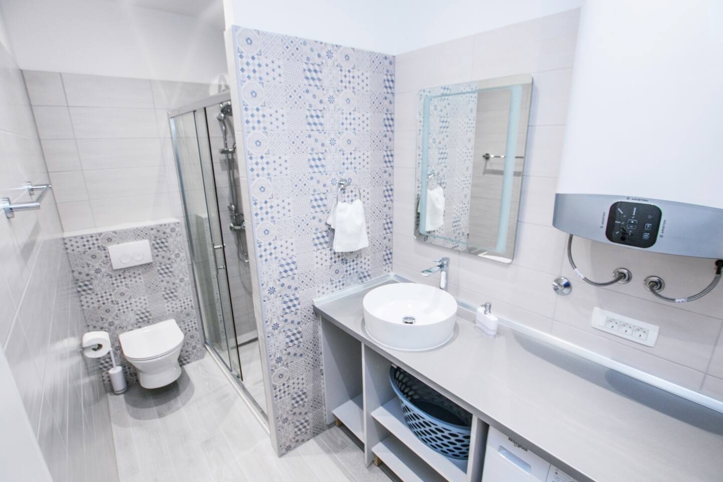 Comfortable and spacious house with terrace and sea view Plano, Trogir  K