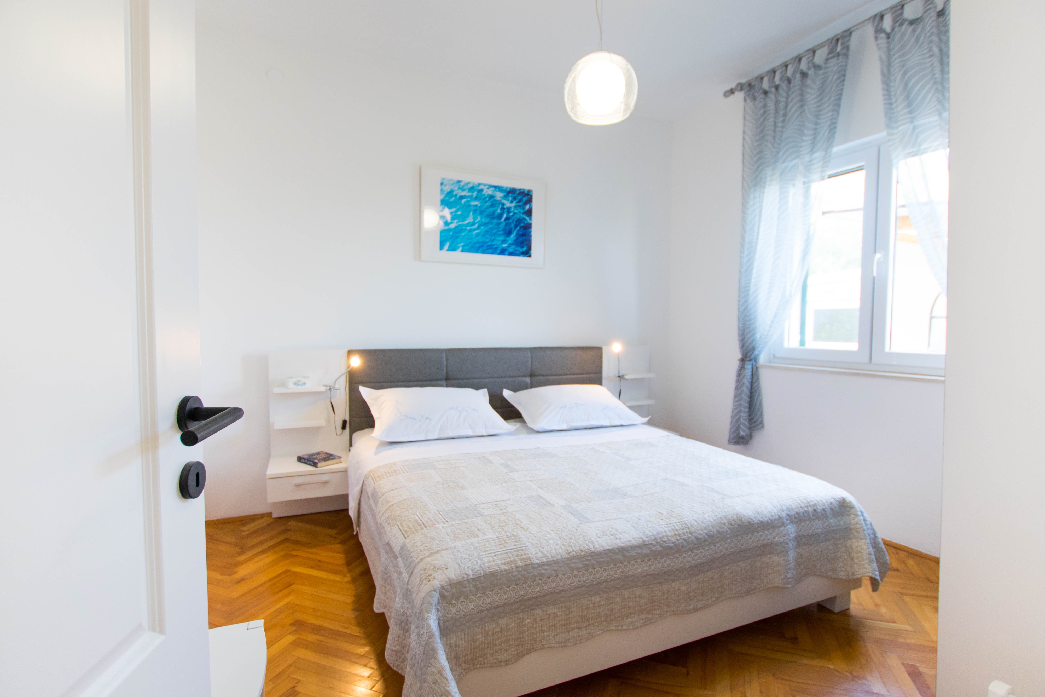 Comfortable and spacious house with terrace and sea view Plano, Trogir  K