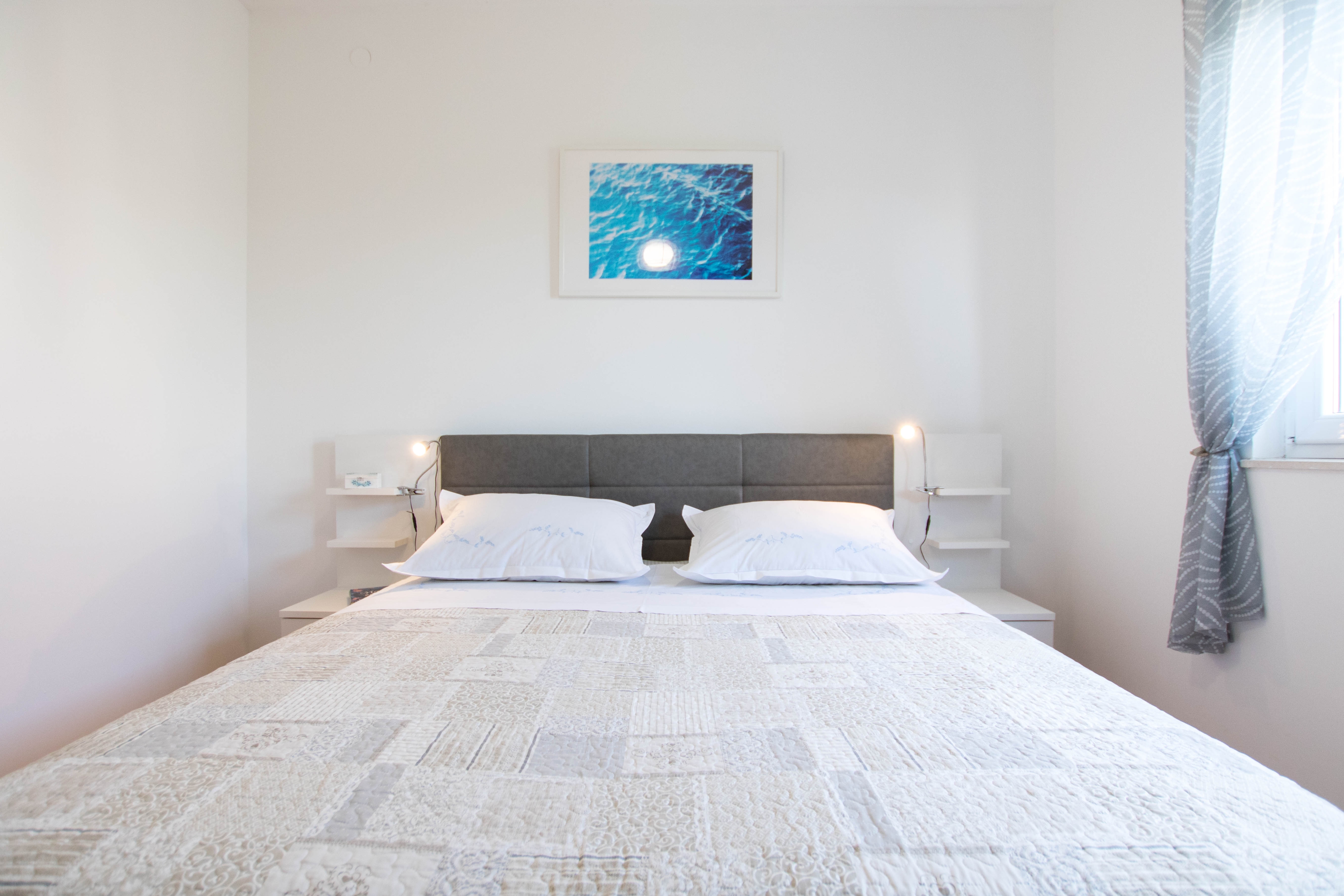 Comfortable and spacious house with terrace and sea view Plano, Trogir  K