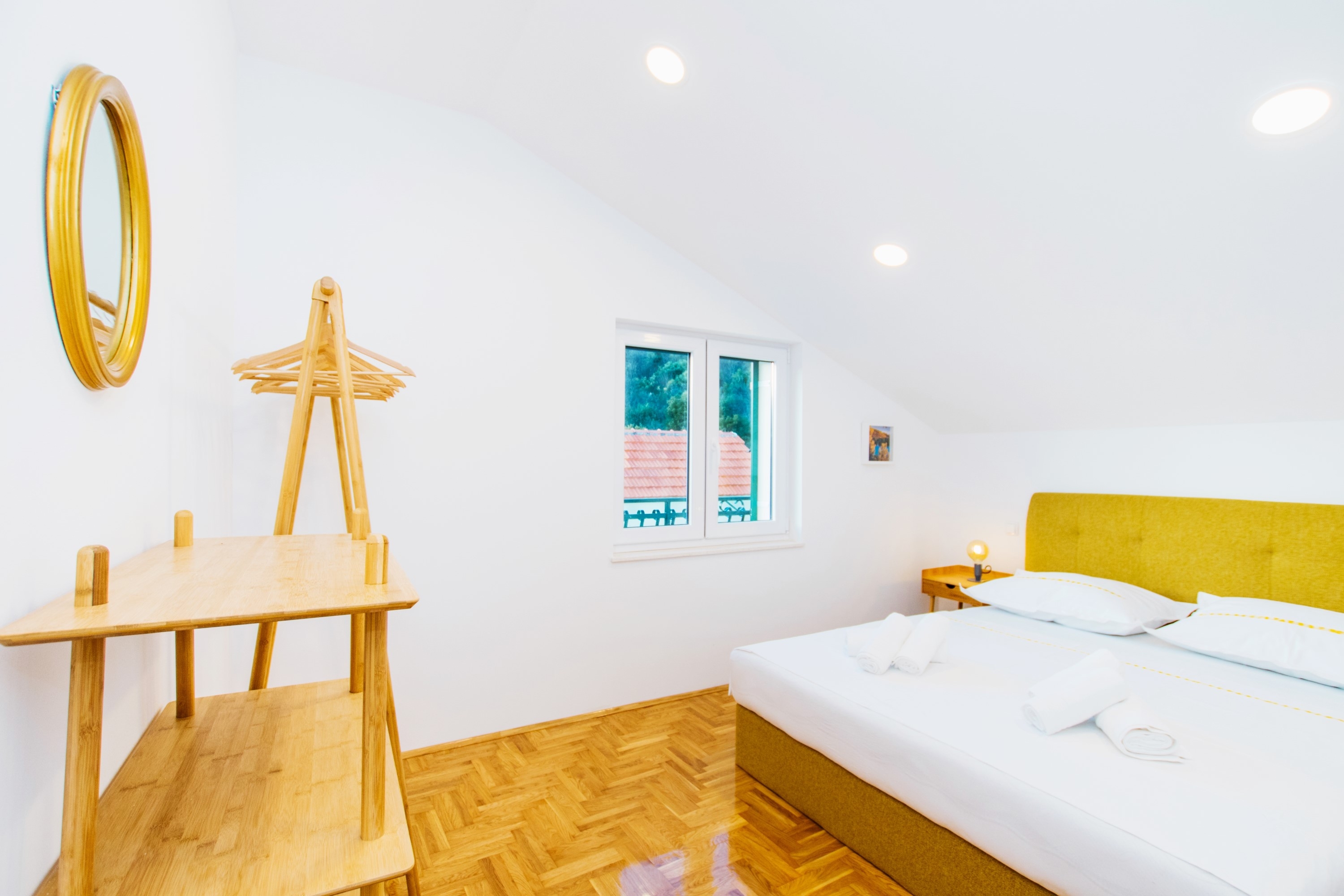 Comfortable and spacious house with terrace and sea view Plano, Trogir  K