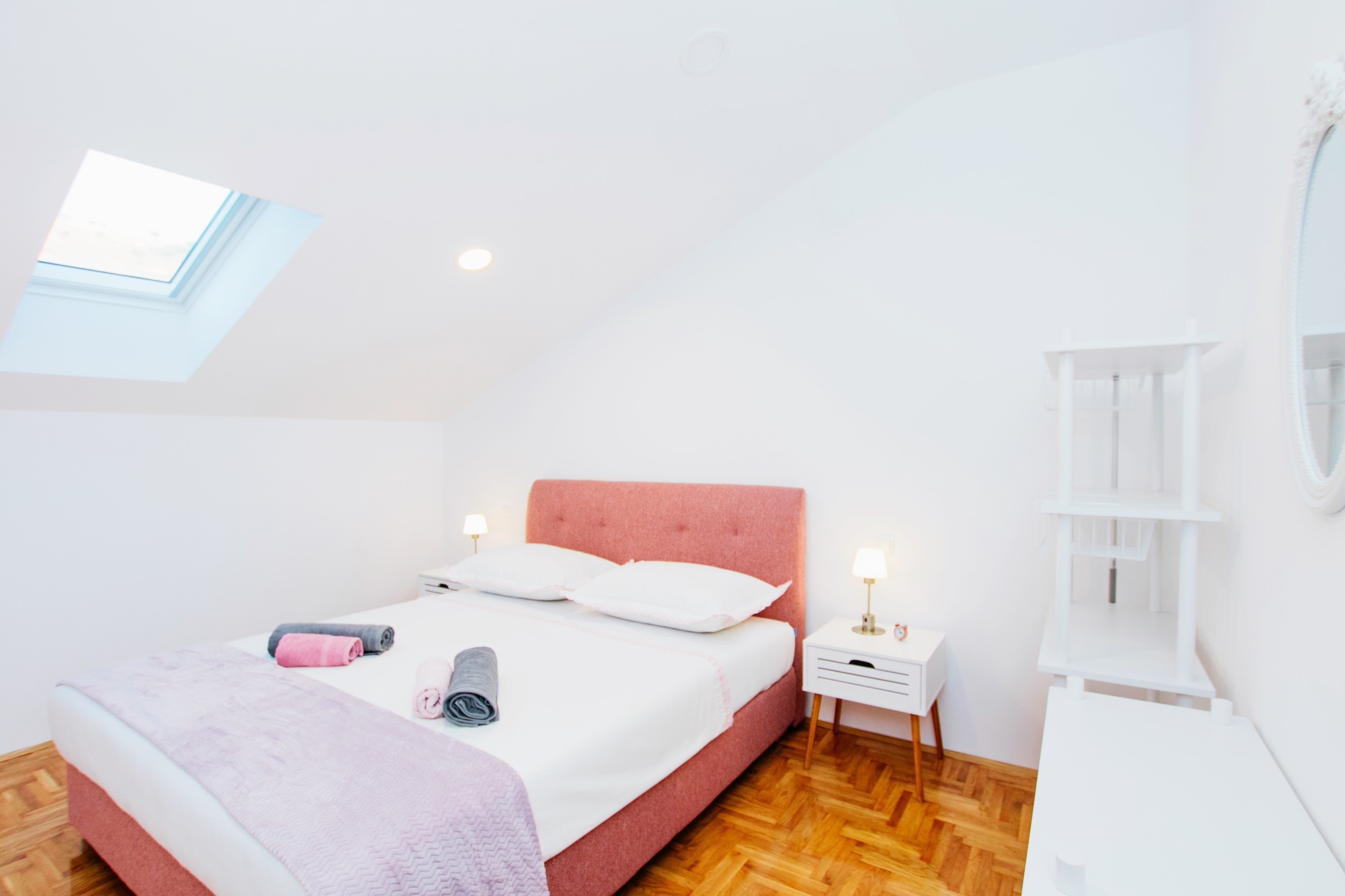 Comfortable and spacious house with terrace and sea view Plano, Trogir  K