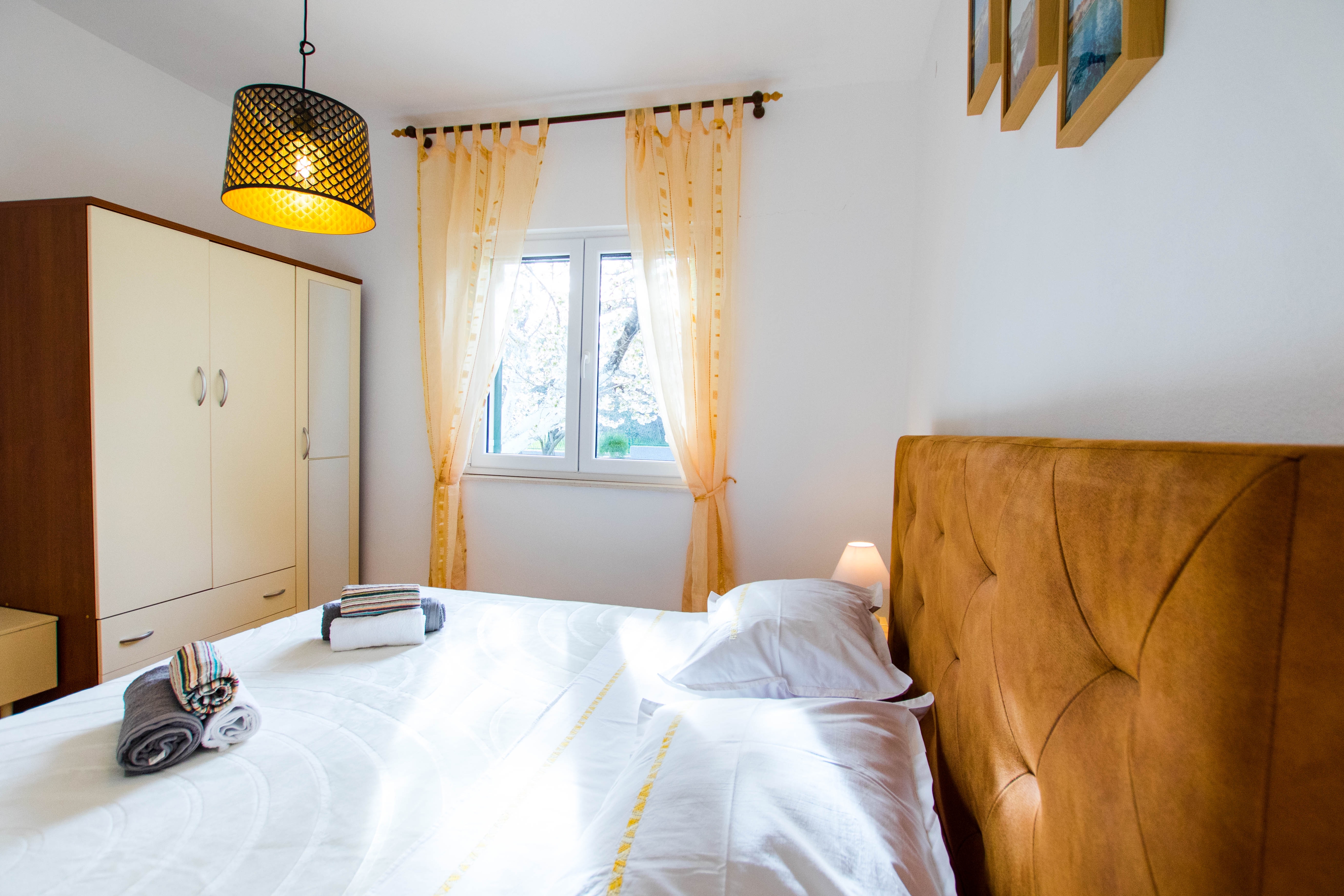Comfortable and spacious house with terrace and sea view Plano, Trogir  K