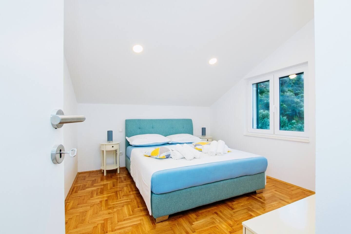 Comfortable and spacious house with terrace and sea view Plano, Trogir  K
