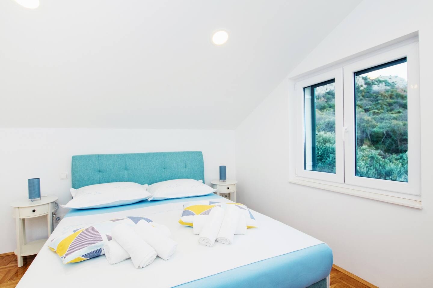 Comfortable and spacious house with terrace and sea view Plano, Trogir  K