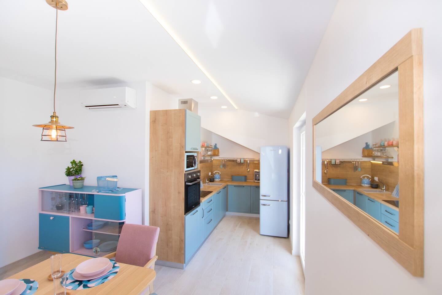 Comfortable and spacious house with terrace and sea view Plano, Trogir  K