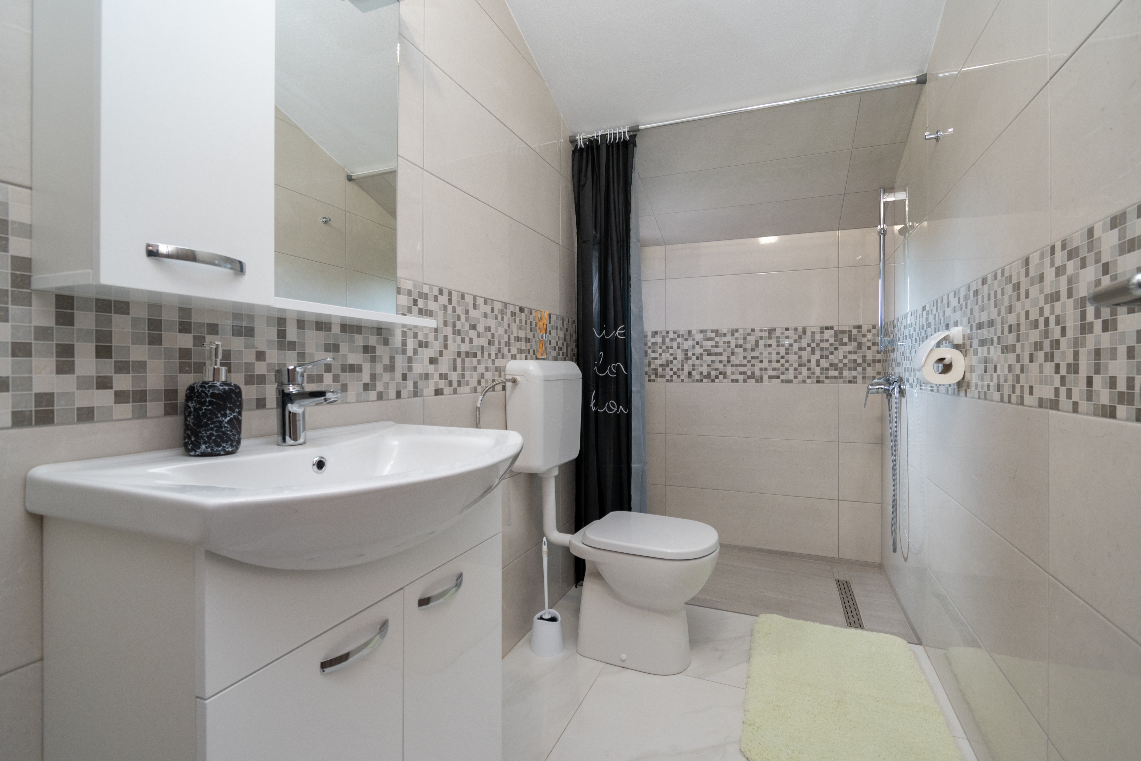 Three bedroom apartment with terrace and sea view Maslenica, Novigrad  A-a