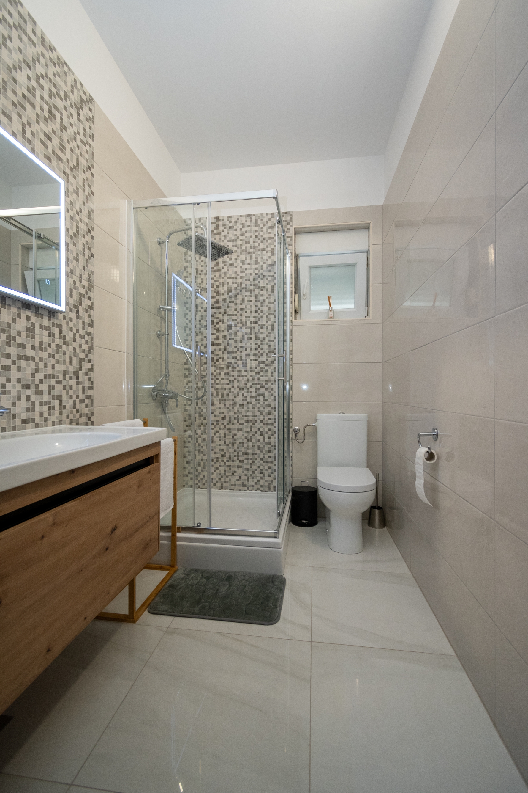 Three bedroom apartment with terrace and sea view Maslenica, Novigrad  A-a