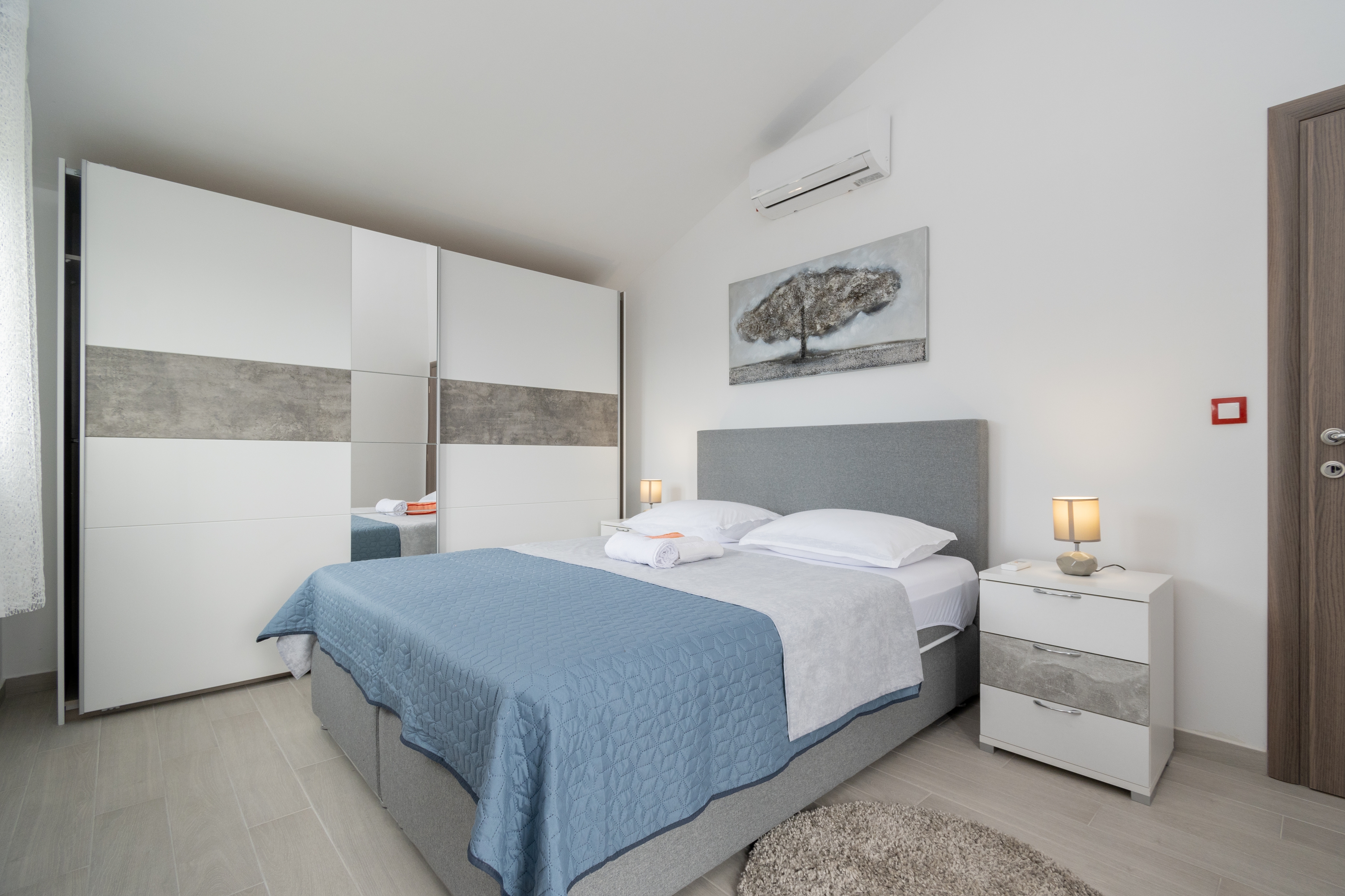 Three bedroom apartment with terrace and sea view Maslenica, Novigrad  A-a