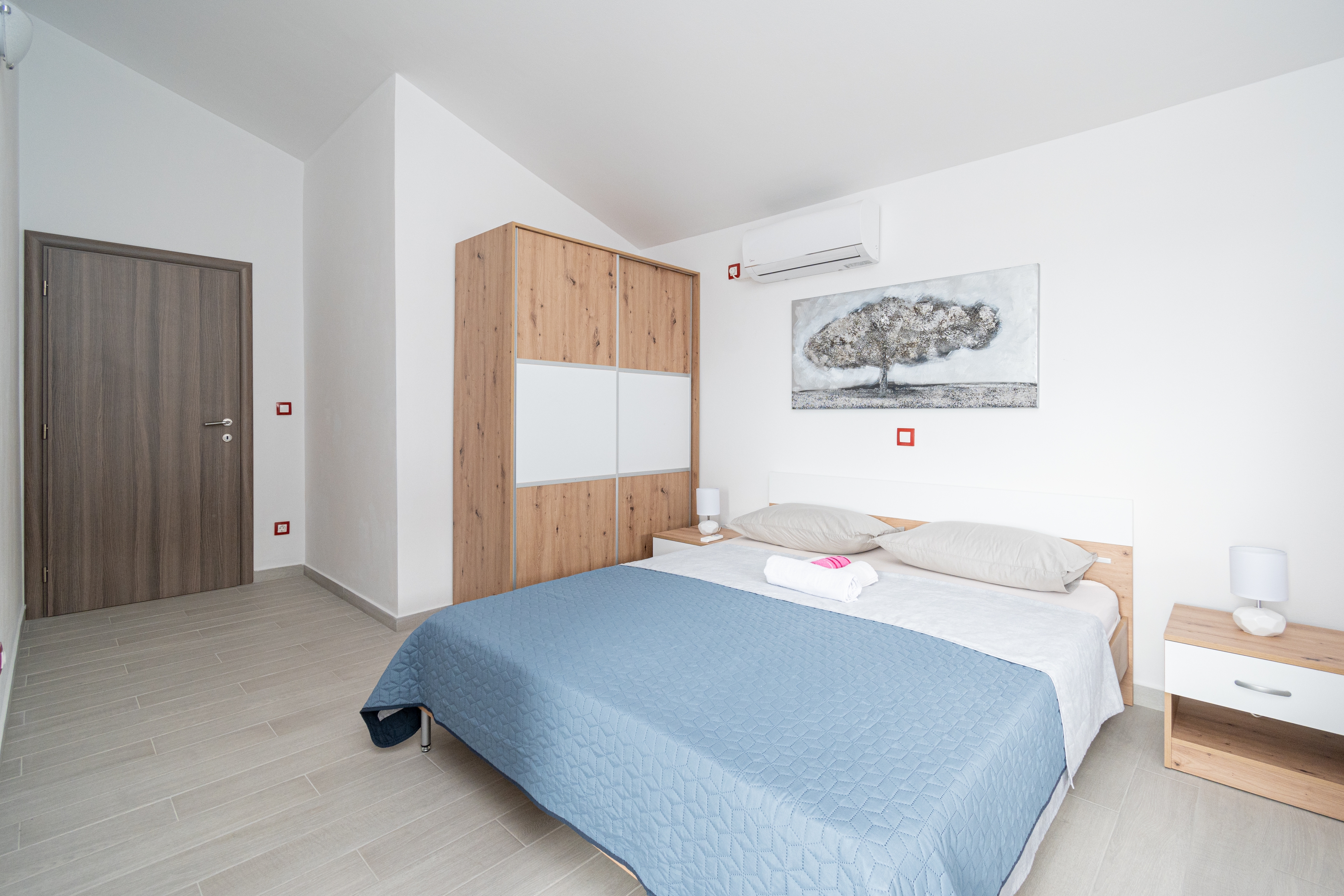 Three bedroom apartment with terrace and sea view Maslenica, Novigrad  A-a