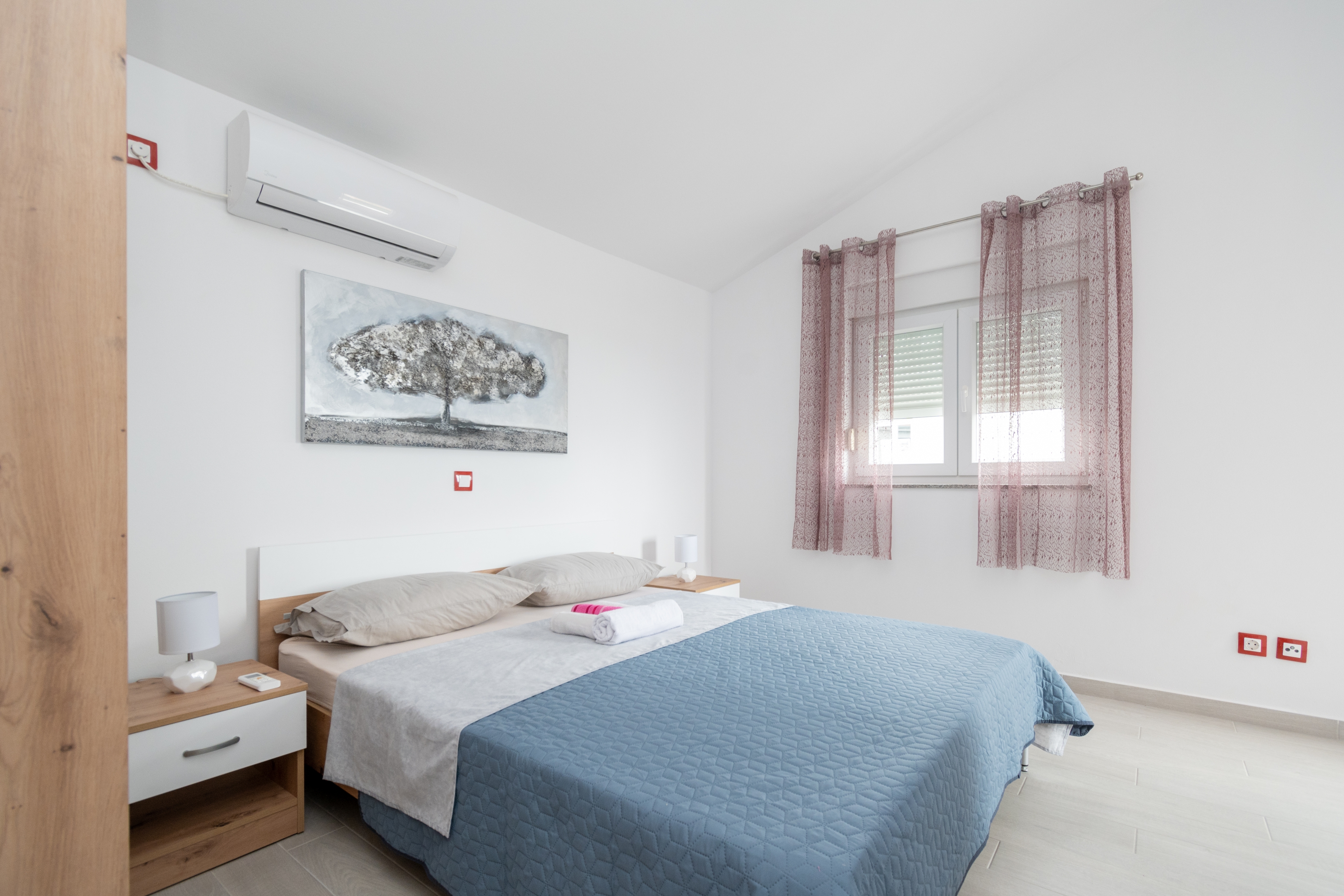 Three bedroom apartment with terrace and sea view Maslenica, Novigrad  A-a