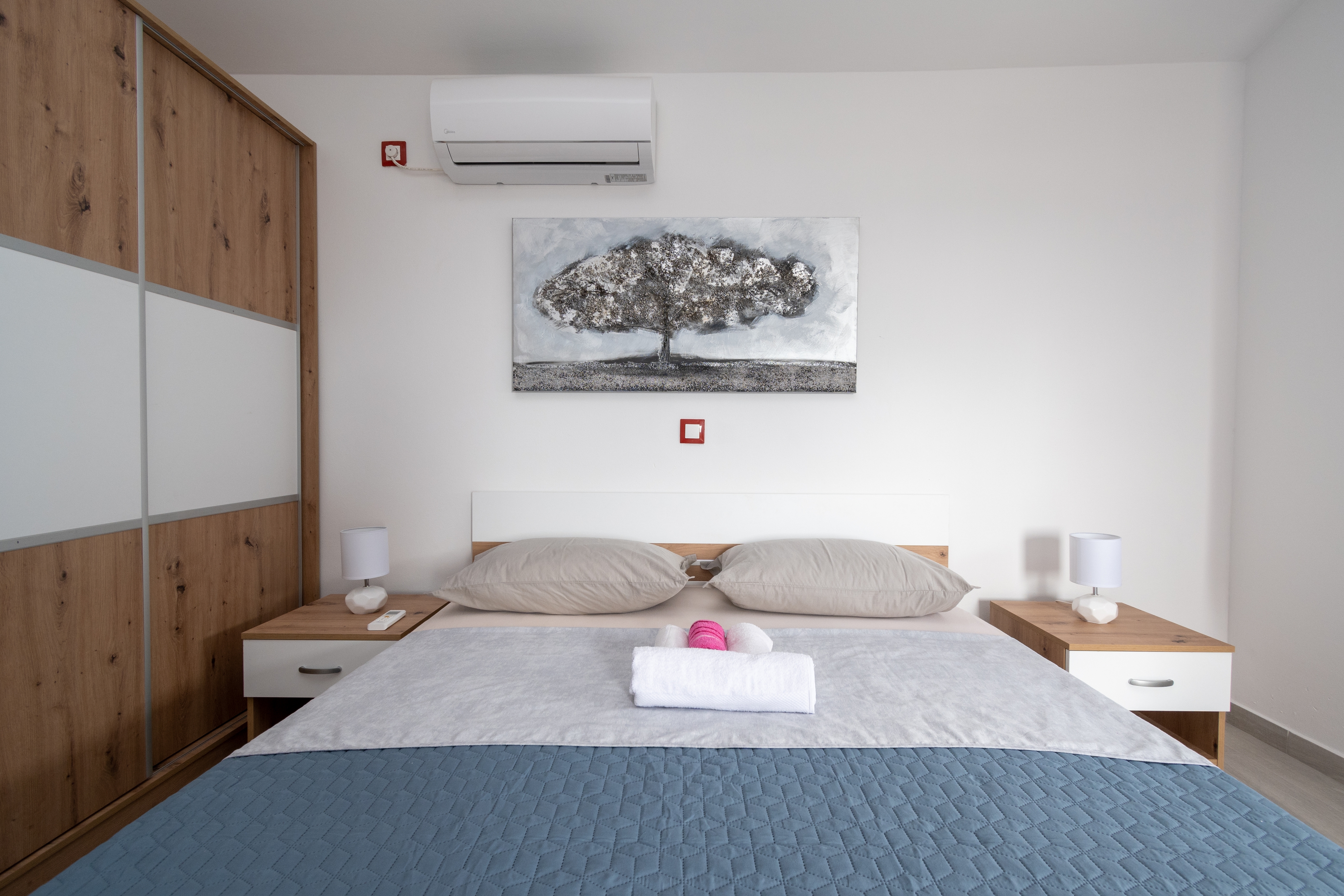Three bedroom apartment with terrace and sea view Maslenica, Novigrad  A-a