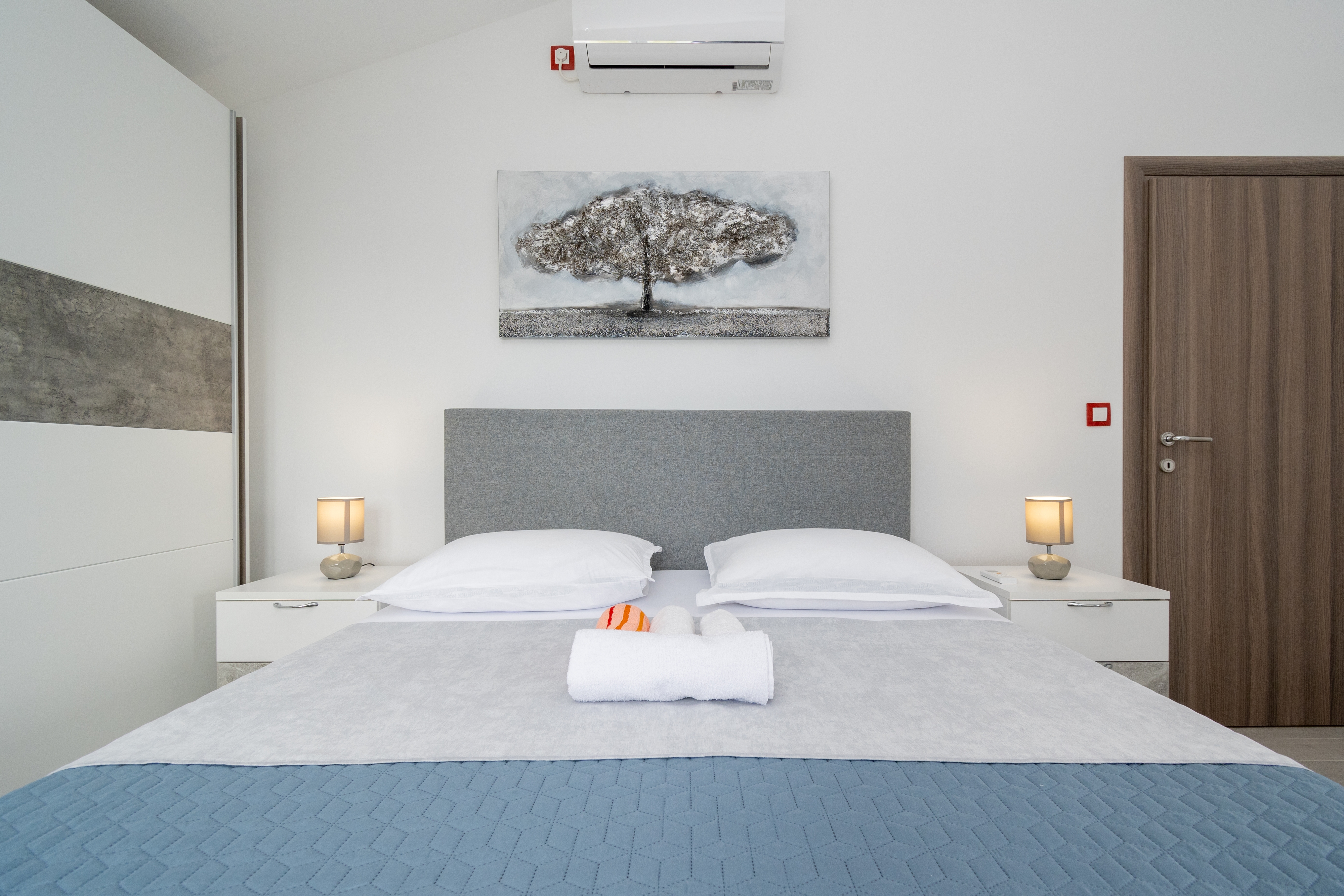 Three bedroom apartment with terrace and sea view Maslenica, Novigrad  A-a