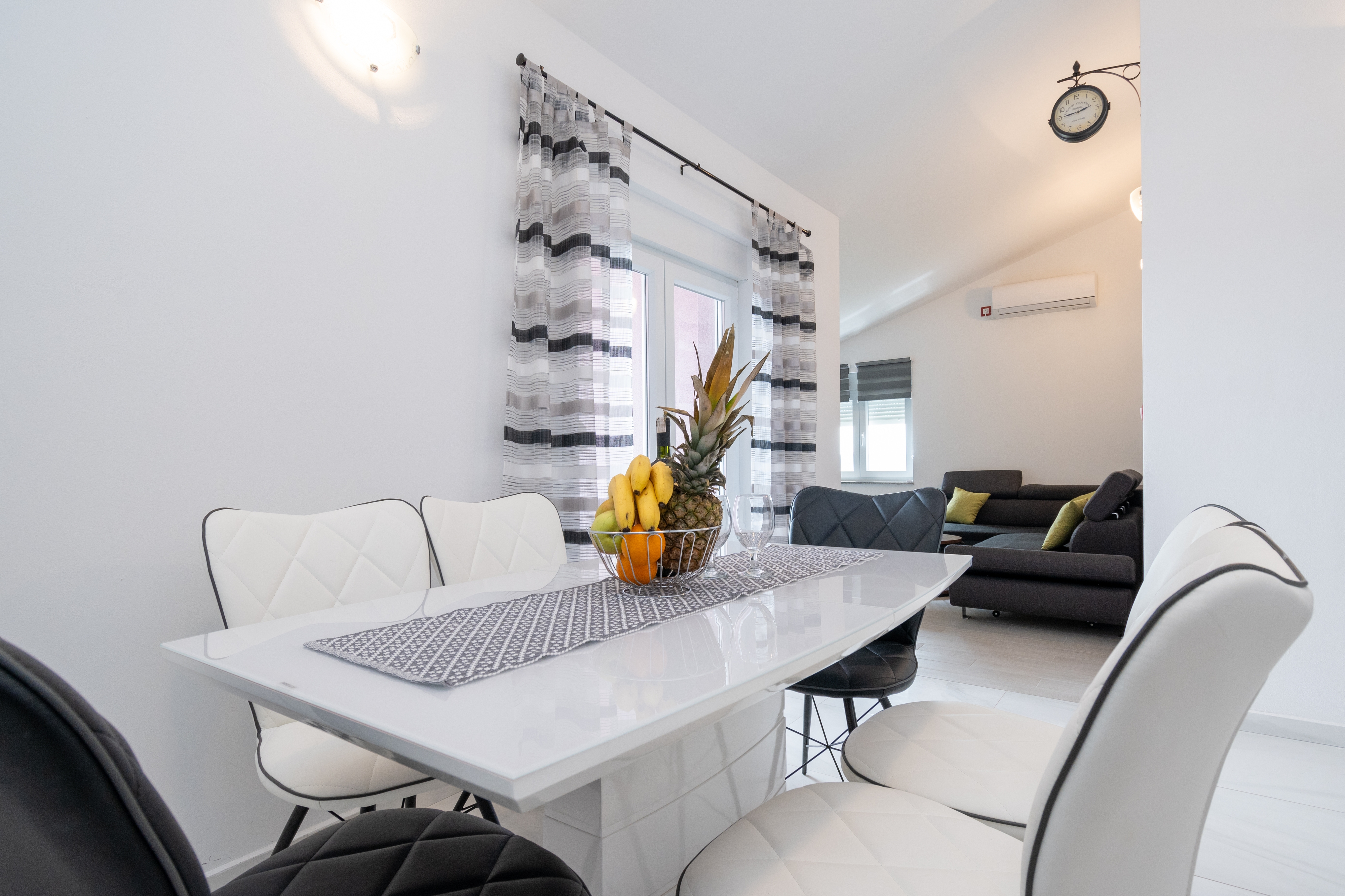 Three bedroom apartment with terrace and sea view Maslenica, Novigrad (A-21404-a) Three bedroom apartment with terrace and sea view Maslenica, Novigrad (A-21404-a)