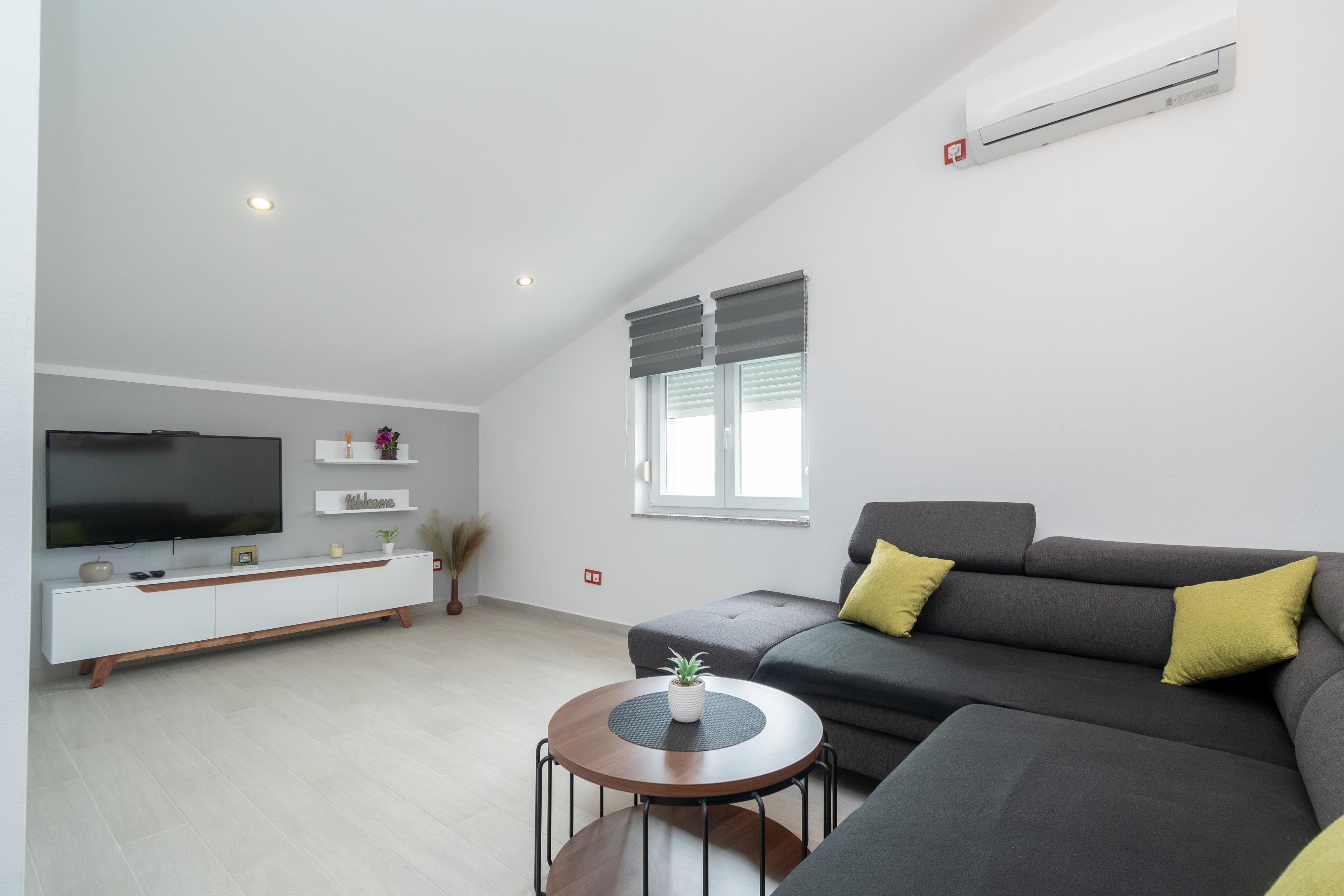 Three bedroom apartment with terrace and sea view Maslenica, Novigrad (A-21404-a) Three bedroom apartment with terrace and sea view Maslenica, Novigrad (A-21404-a)