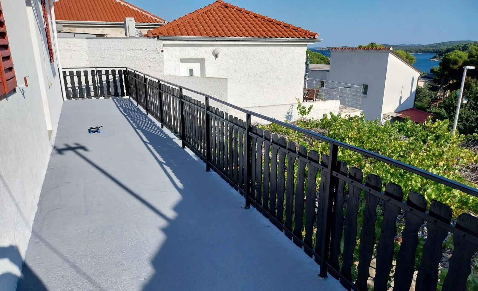 Three bedroom apartment with balcony Tisno, Murter  A-a
