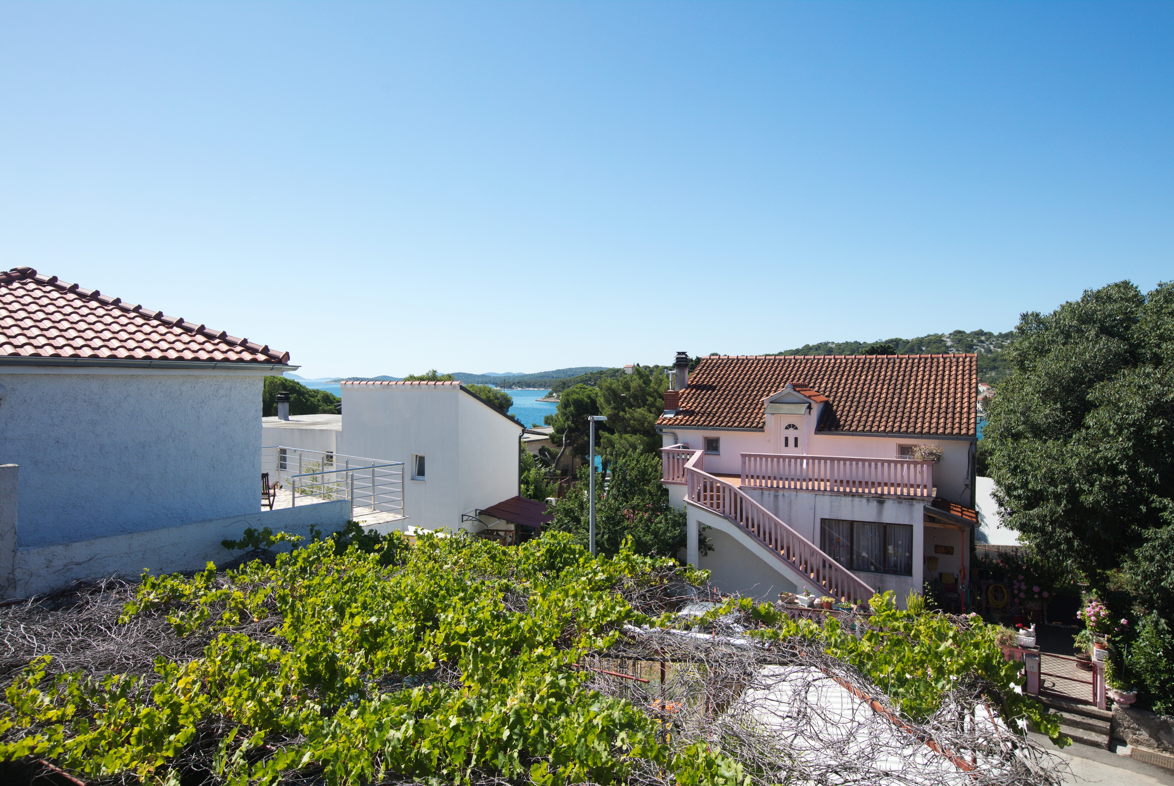 Three bedroom apartment with balcony Tisno, Murter  A-a