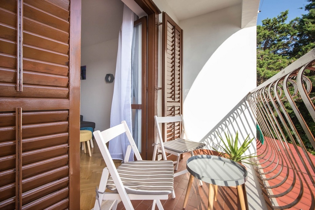 Two bedroom apartment with balcony and sea view Bol, Brač  A-a