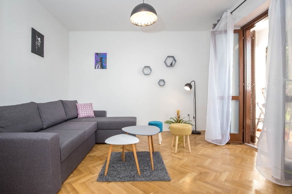 Two bedroom apartment with balcony and sea view Bol, Brač  A-a