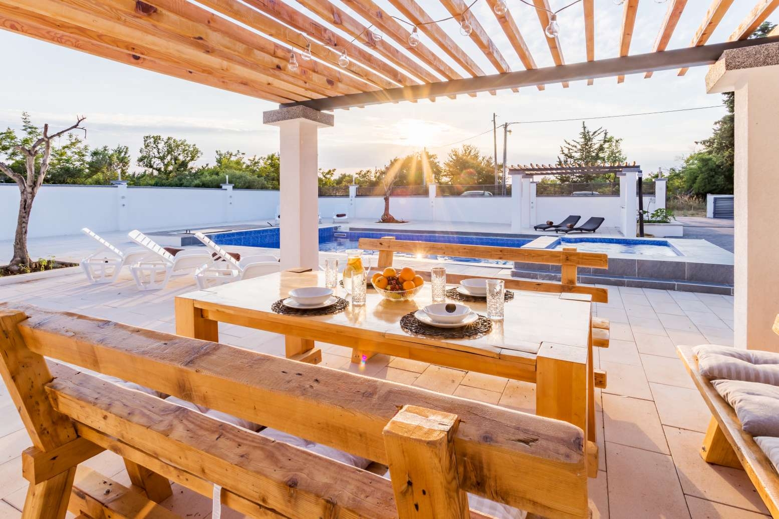 Comfortable and spacious house with terrace Zadar (K-21414) Comfortable and spacious house with terrace Zadar (K-21414)