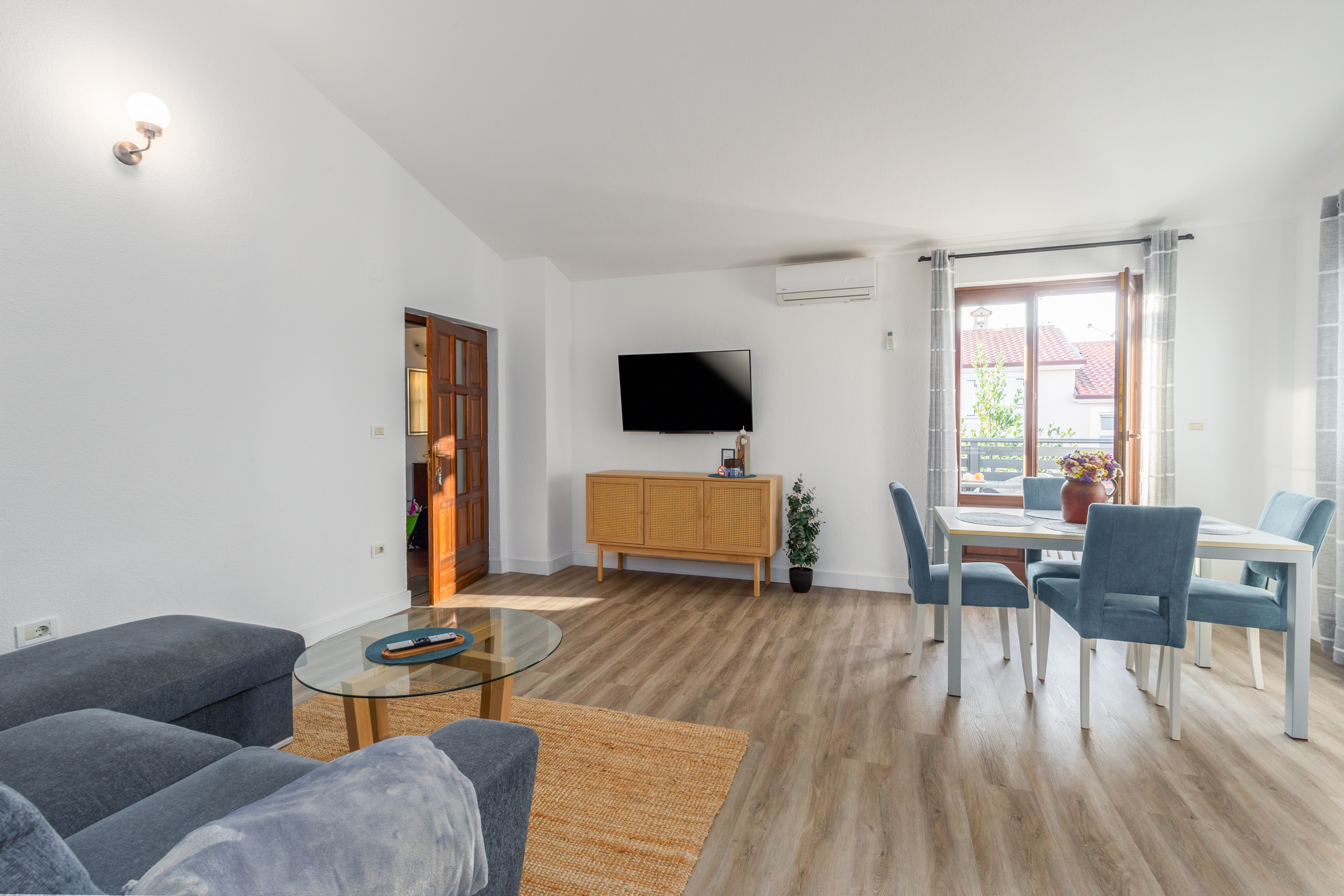 Two bedroom apartment with terrace Bašanija, Umag (A-21418-b)