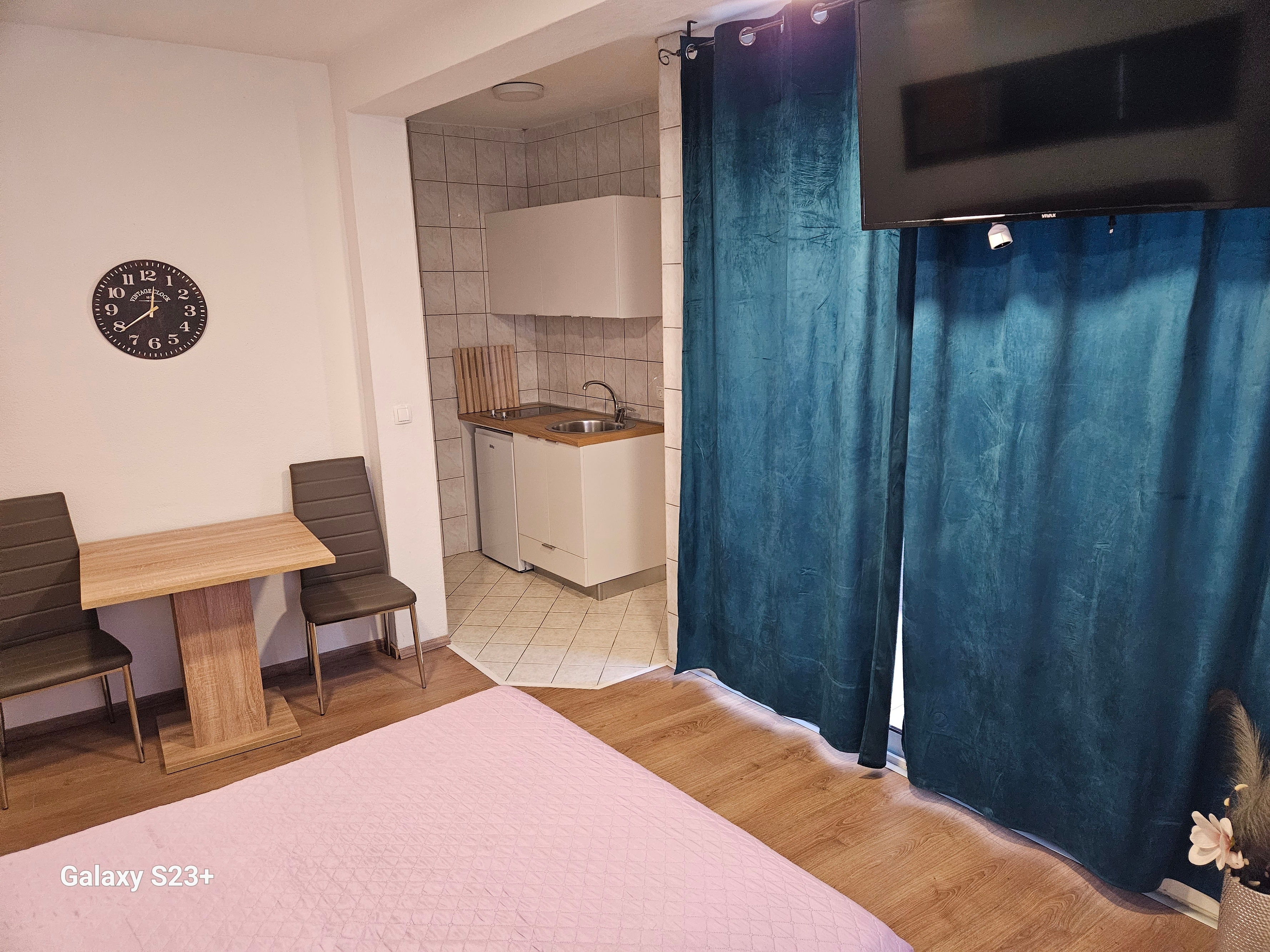 Studio flat with balcony Makarska (AS-21425-a)