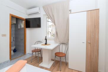 Makarska, Jedáleň v ubytovacej jednotke studio-apartment, WiFi.