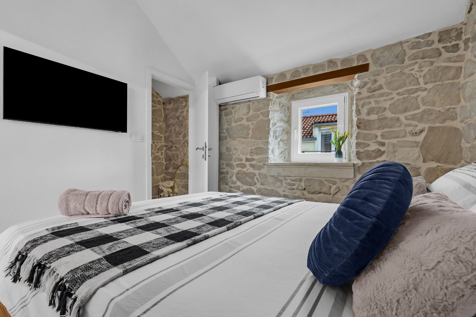 Two bedroom apartment with balcony Makarska  A-a