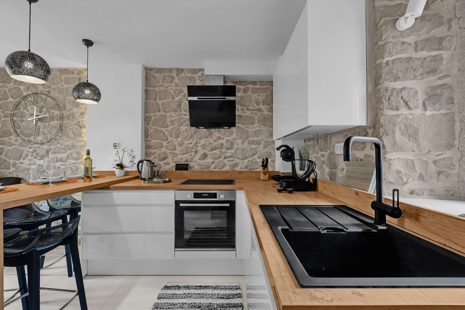 Two bedroom apartment with balcony Makarska (A-21443-a)