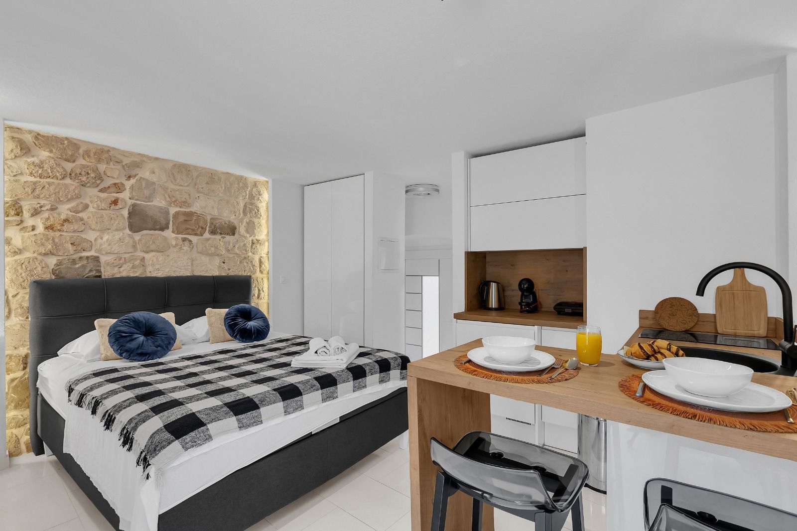 Studio flat with terrace Makarska (AS-21443-a) Studio flat with terrace Makarska (AS-21443-a)