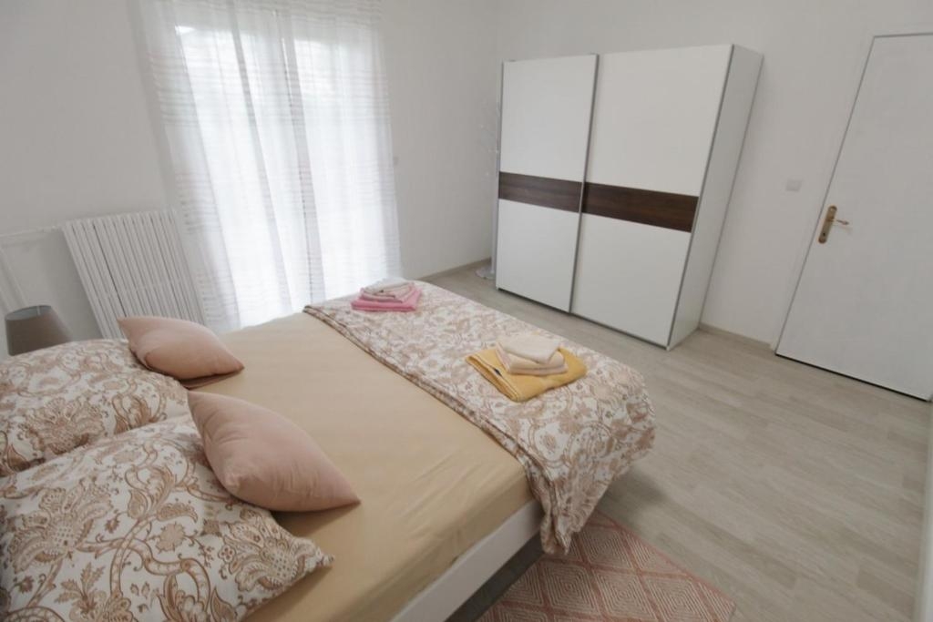 Two bedroom apartment with terrace Umag  A-a