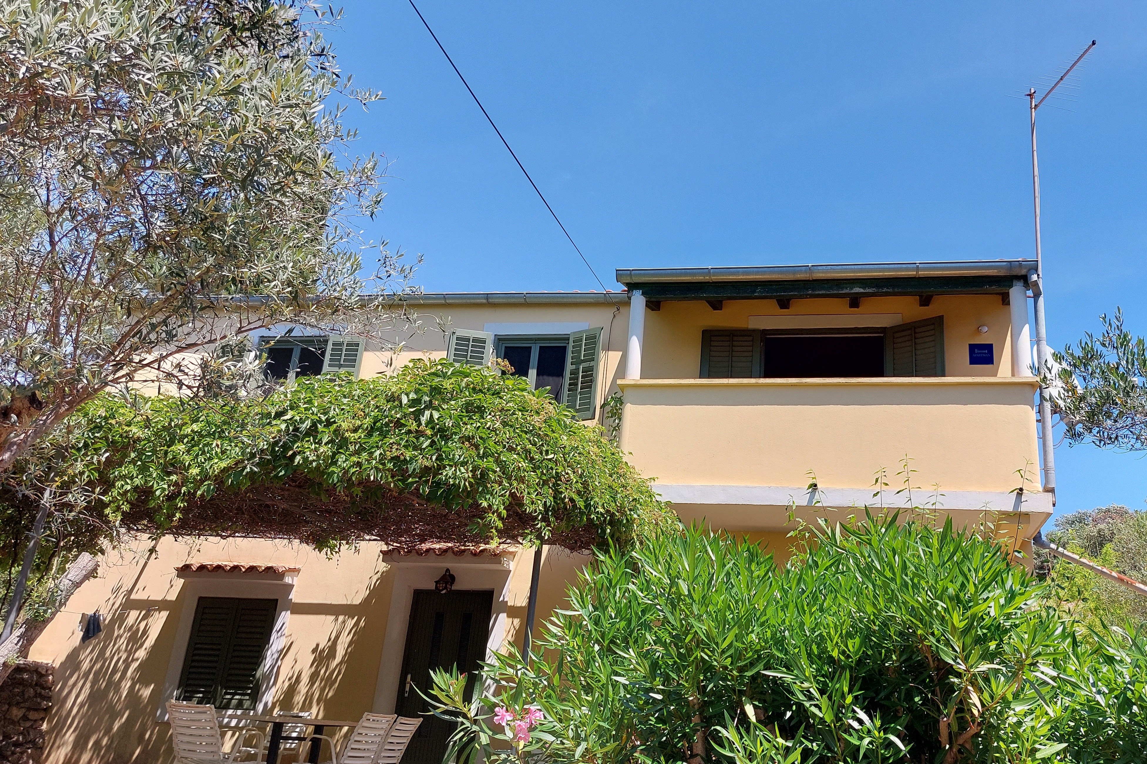 Two bedroom apartment with balcony and sea view Cove Pogana, Cres (A-21464-a)