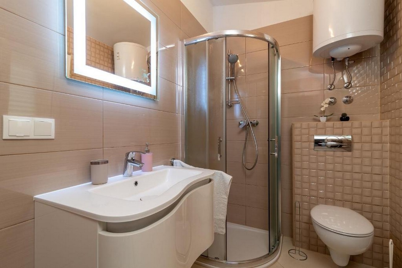 Three bedroom apartment with terrace and sea view Trogir  A-a