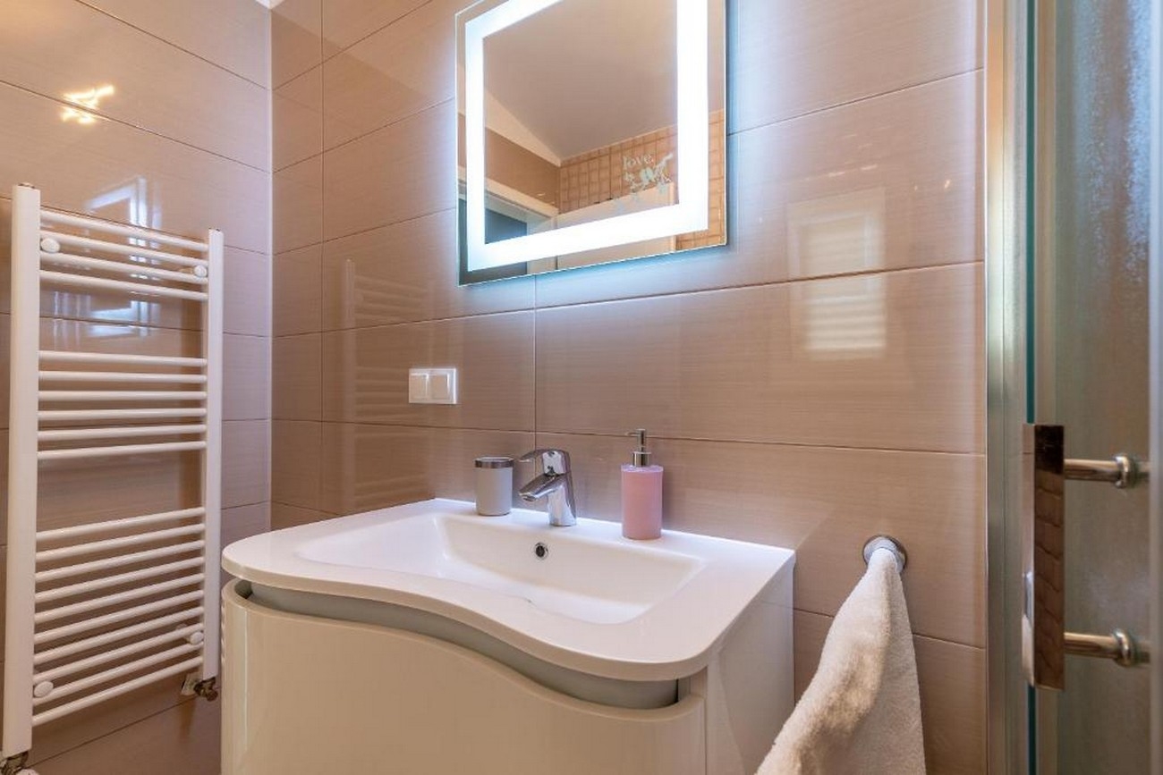 Three bedroom apartment with terrace and sea view Trogir  A-a