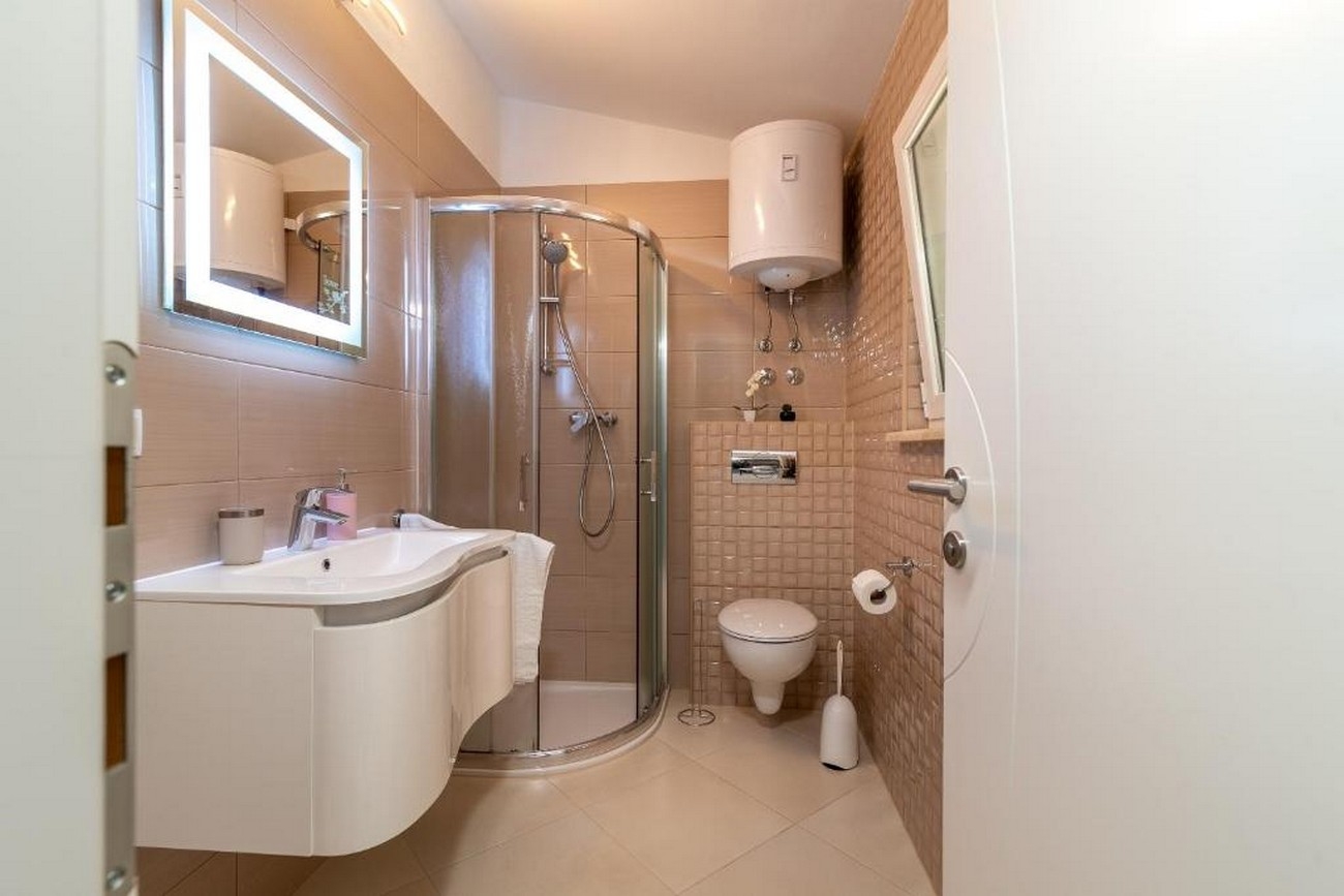 Three bedroom apartment with terrace and sea view Trogir  A-a