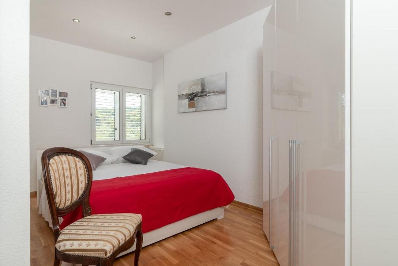 Three bedroom apartment with terrace and sea view Trogir  A-a
