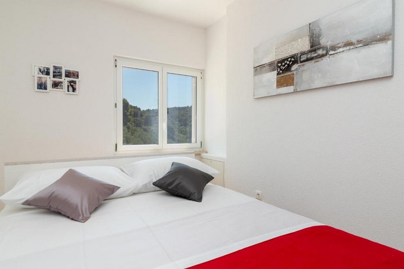 Three bedroom apartment with terrace and sea view Trogir  A-a