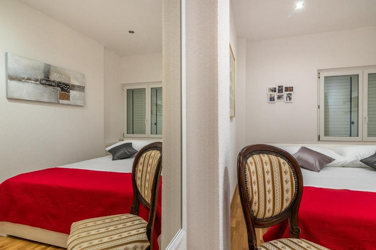 Three bedroom apartment with terrace and sea view Trogir  A-a