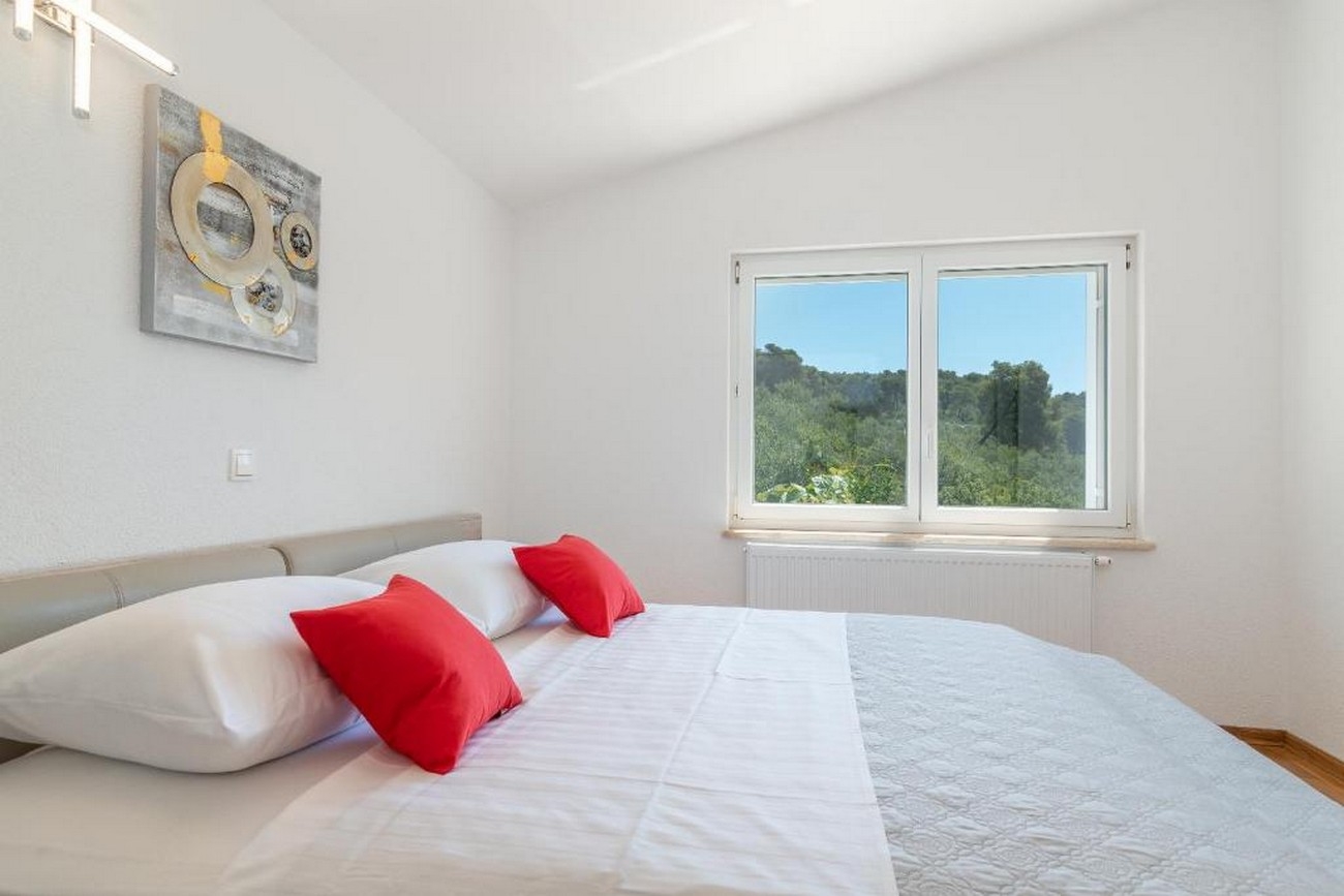 Three bedroom apartment with terrace and sea view Trogir  A-a