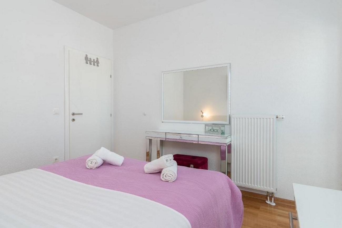 Three bedroom apartment with terrace and sea view Trogir  A-a