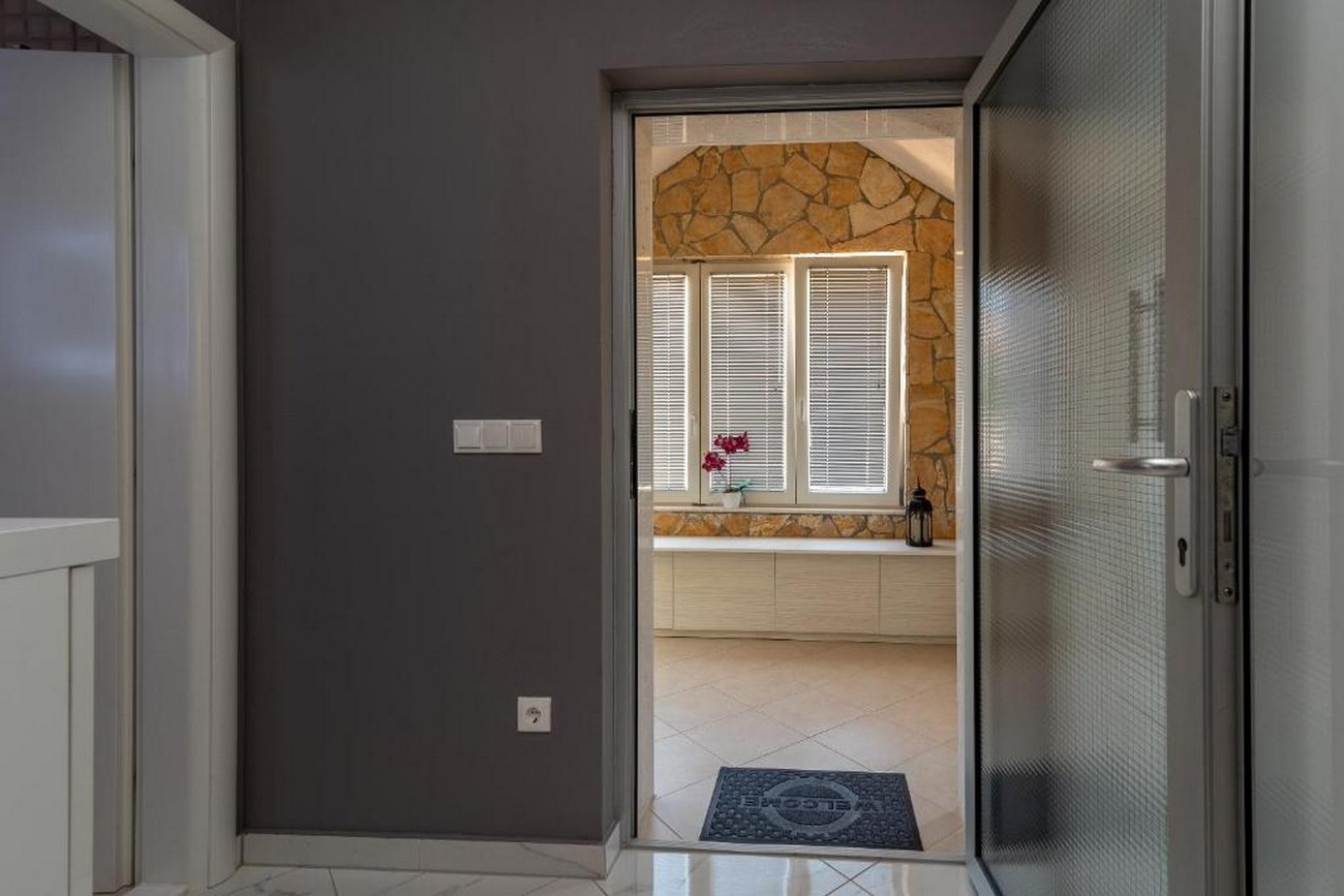 Three bedroom apartment with terrace and sea view Trogir  A-a
