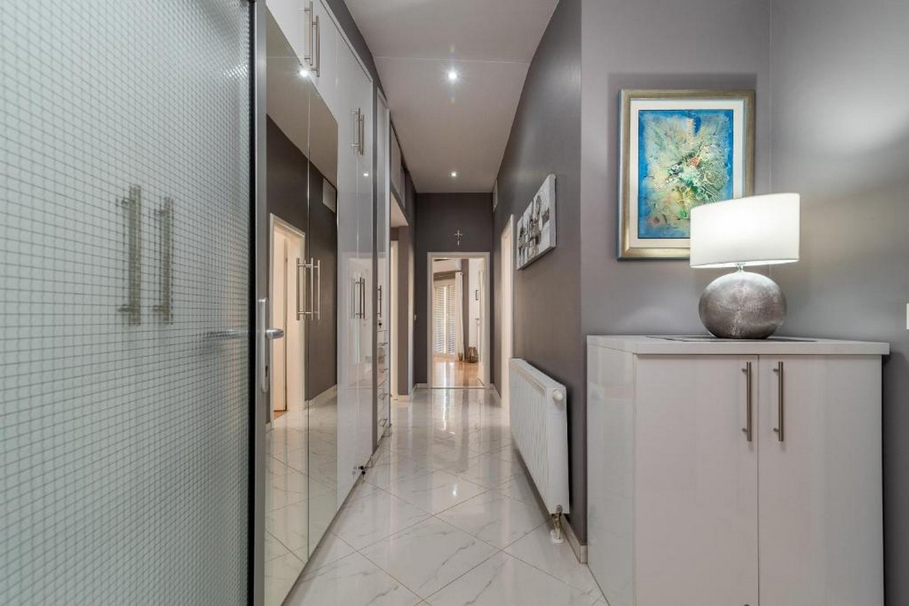 Three bedroom apartment with terrace and sea view Trogir  A-a