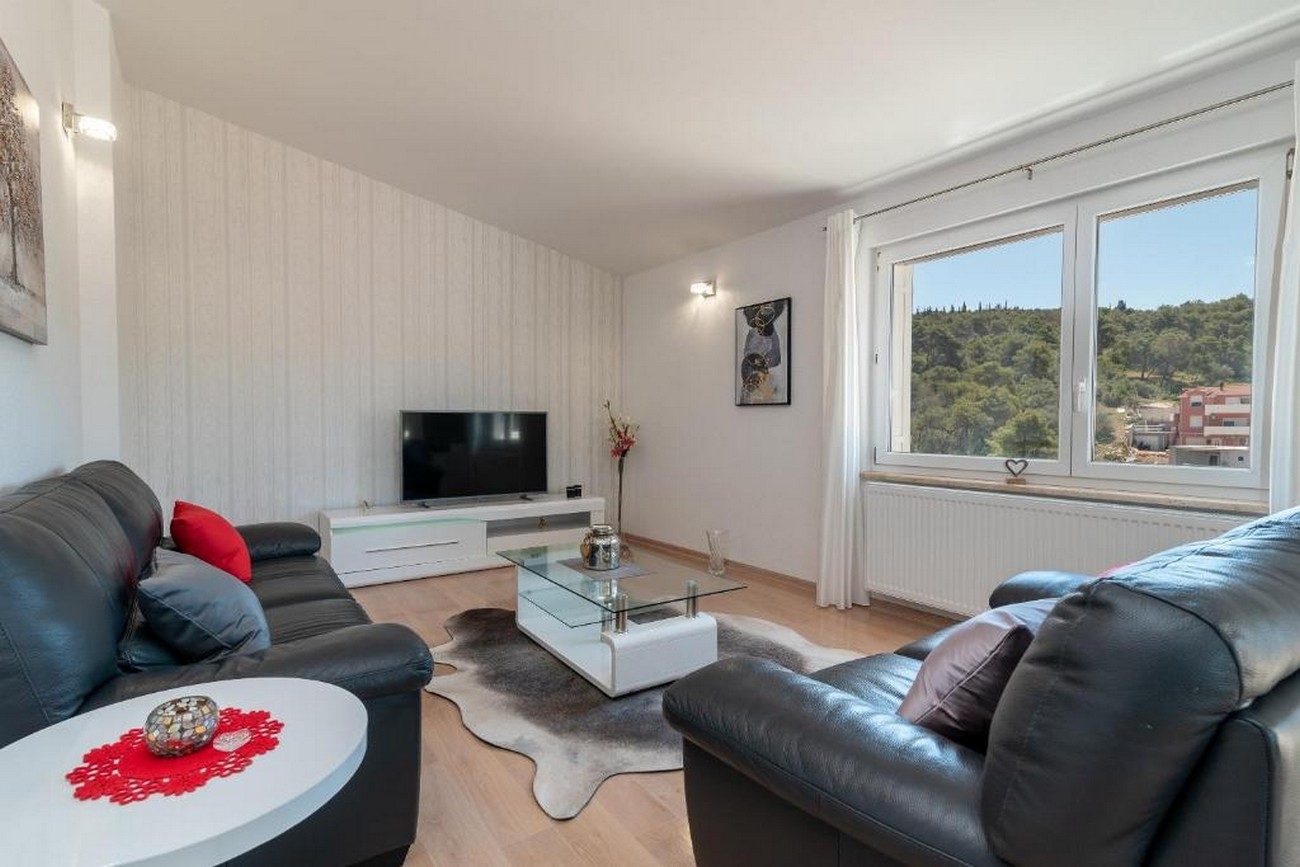 Three bedroom apartment with terrace and sea view Trogir (A-21466-a)