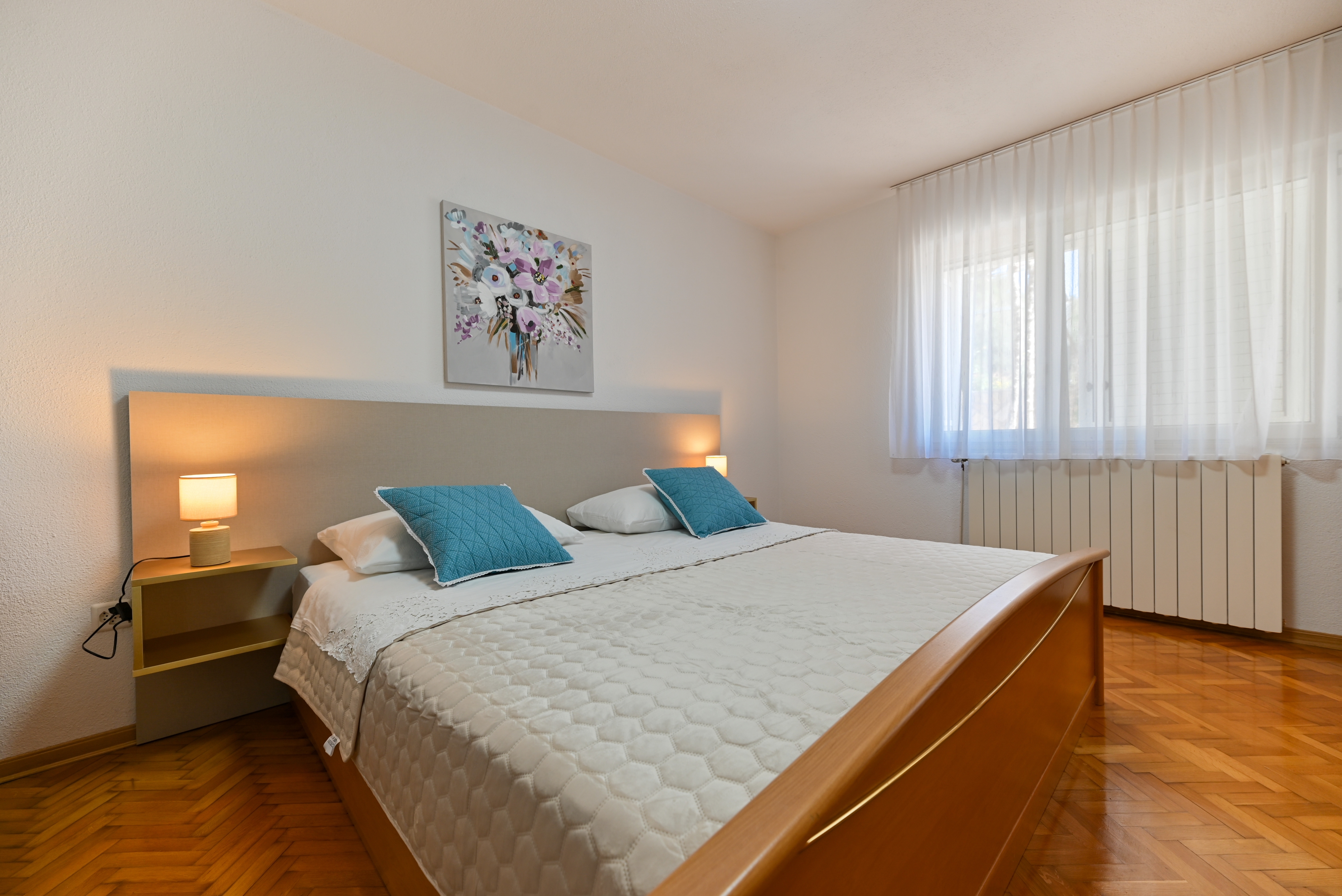 Three bedroom apartment with terrace Trogir  A-b