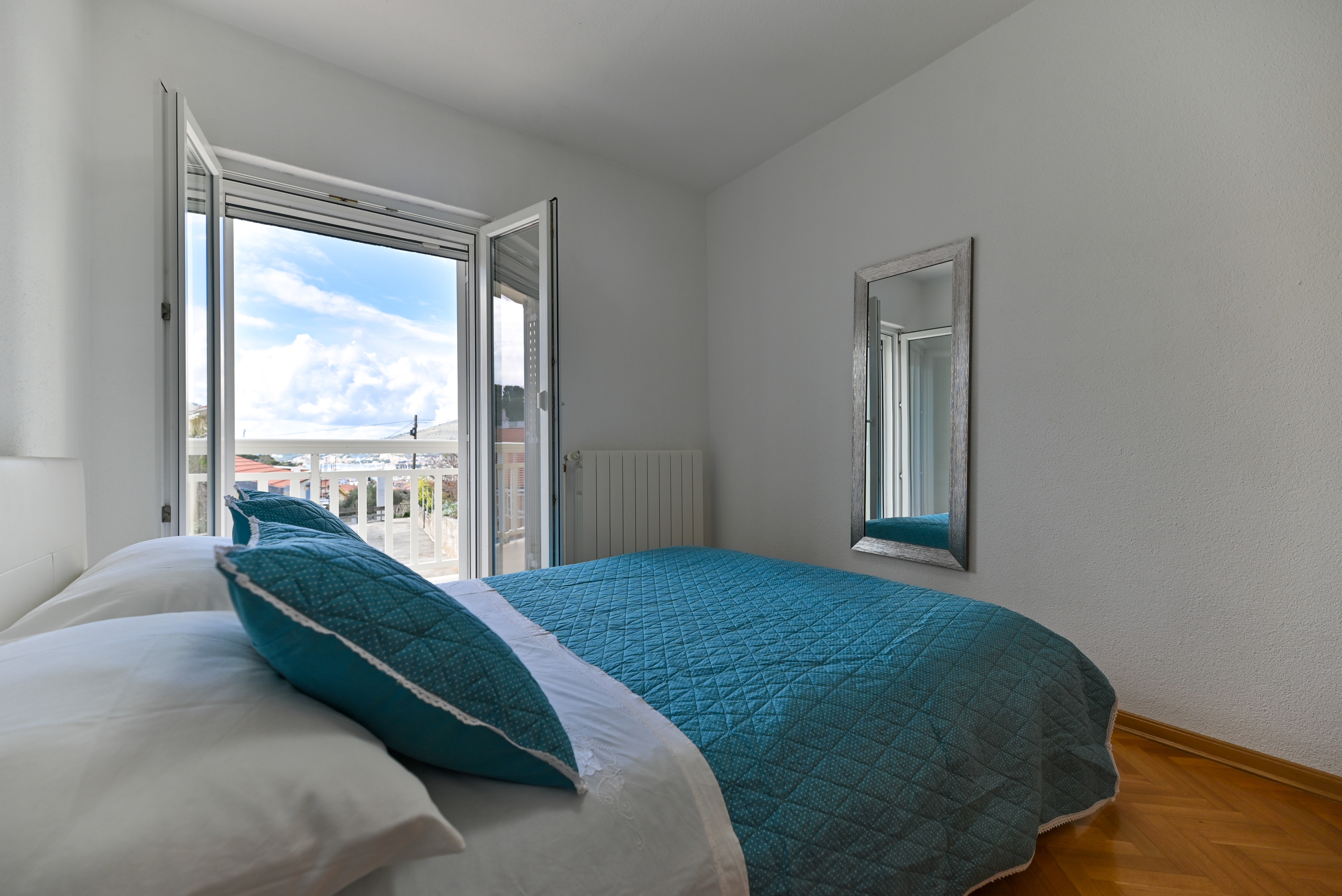 Three bedroom apartment with terrace Trogir  A-b