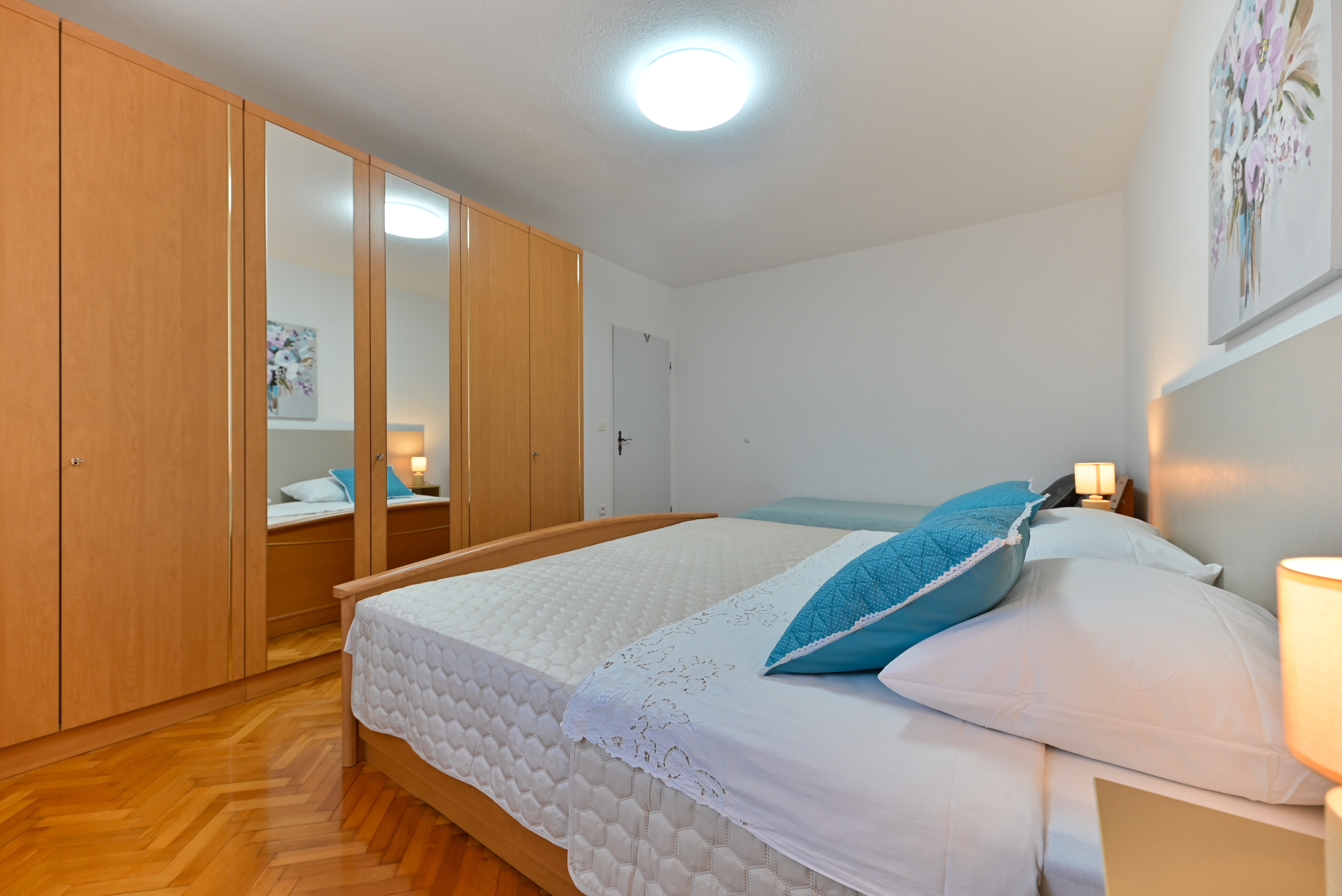 Three bedroom apartment with terrace Trogir  A-b