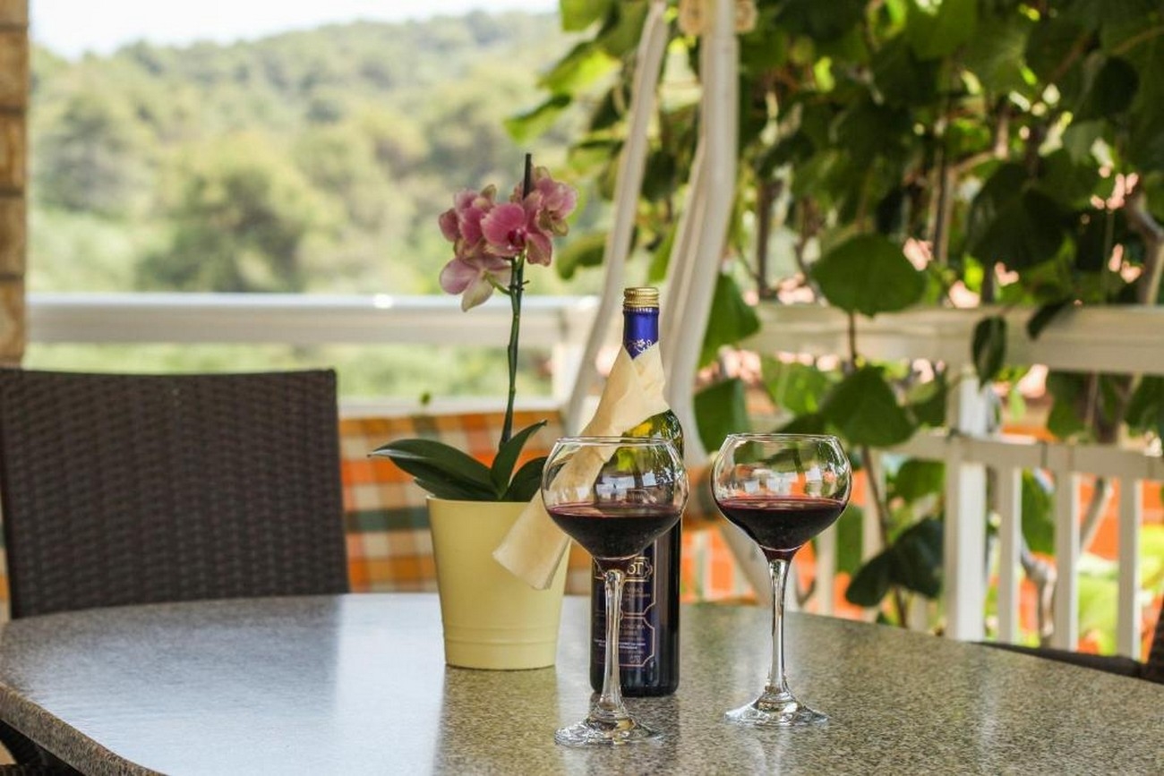 Three bedroom apartment with terrace Trogir (A-21466-b)