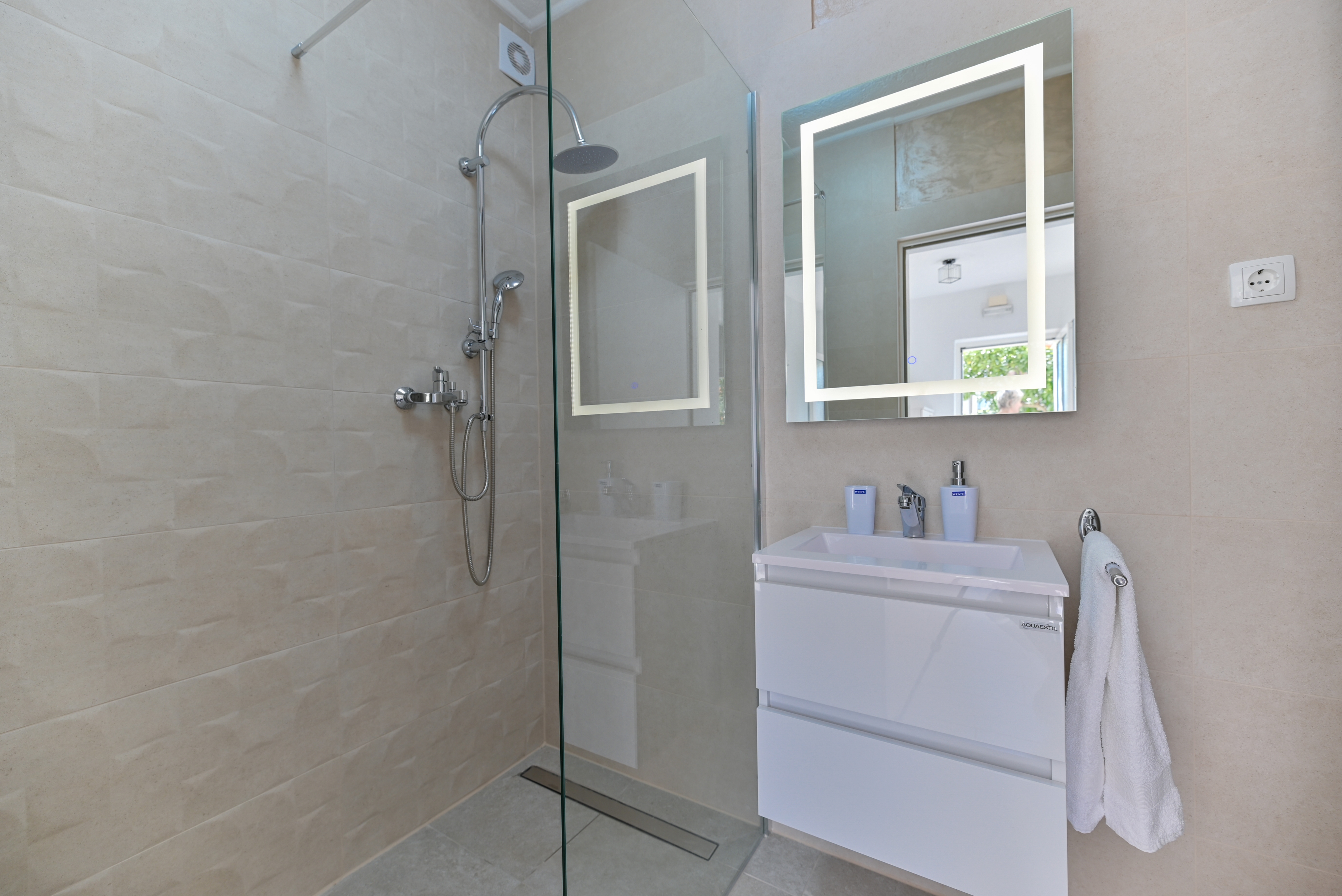 Two bedroom apartment with terrace Trogir  A-c