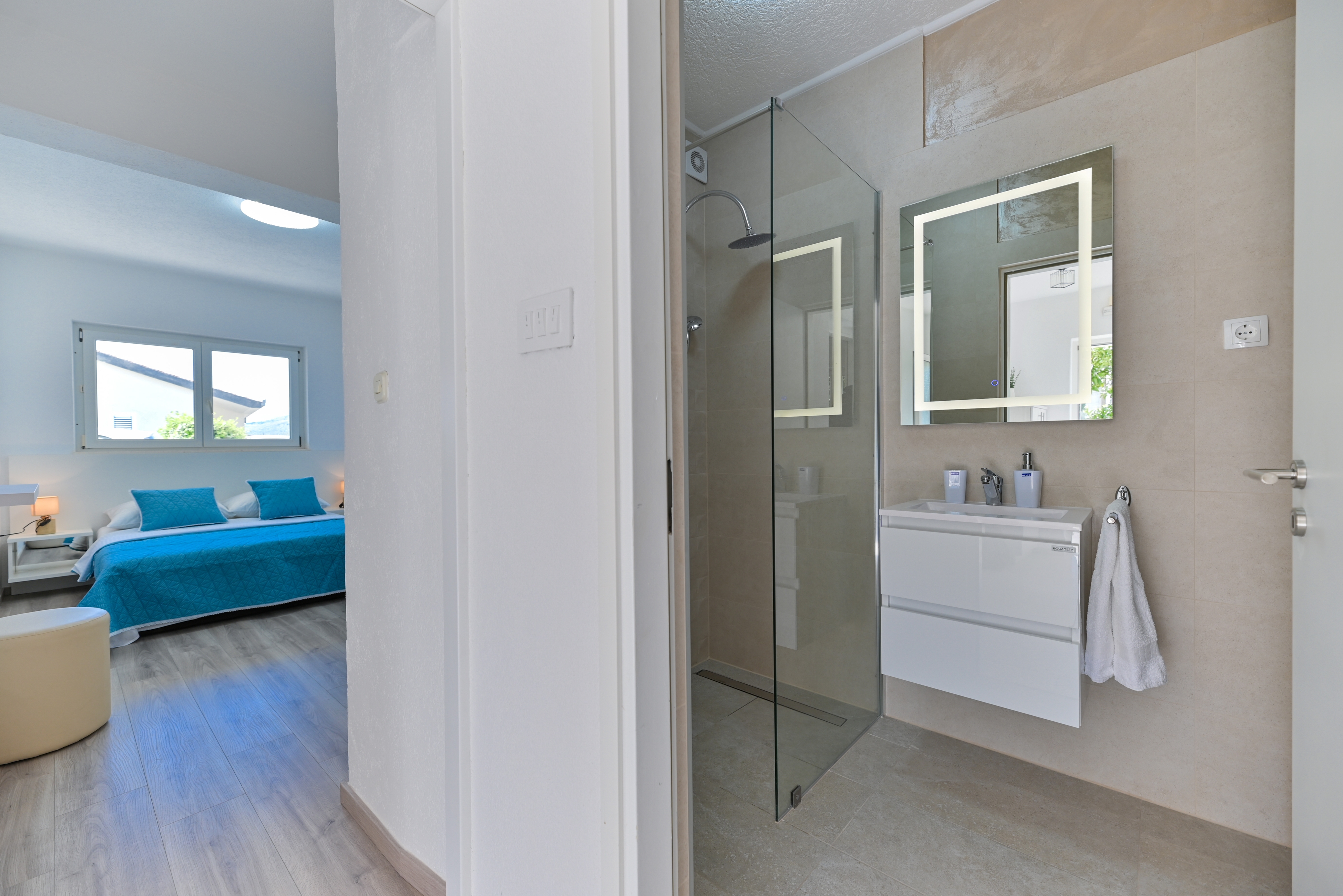 Two bedroom apartment with terrace Trogir  A-c
