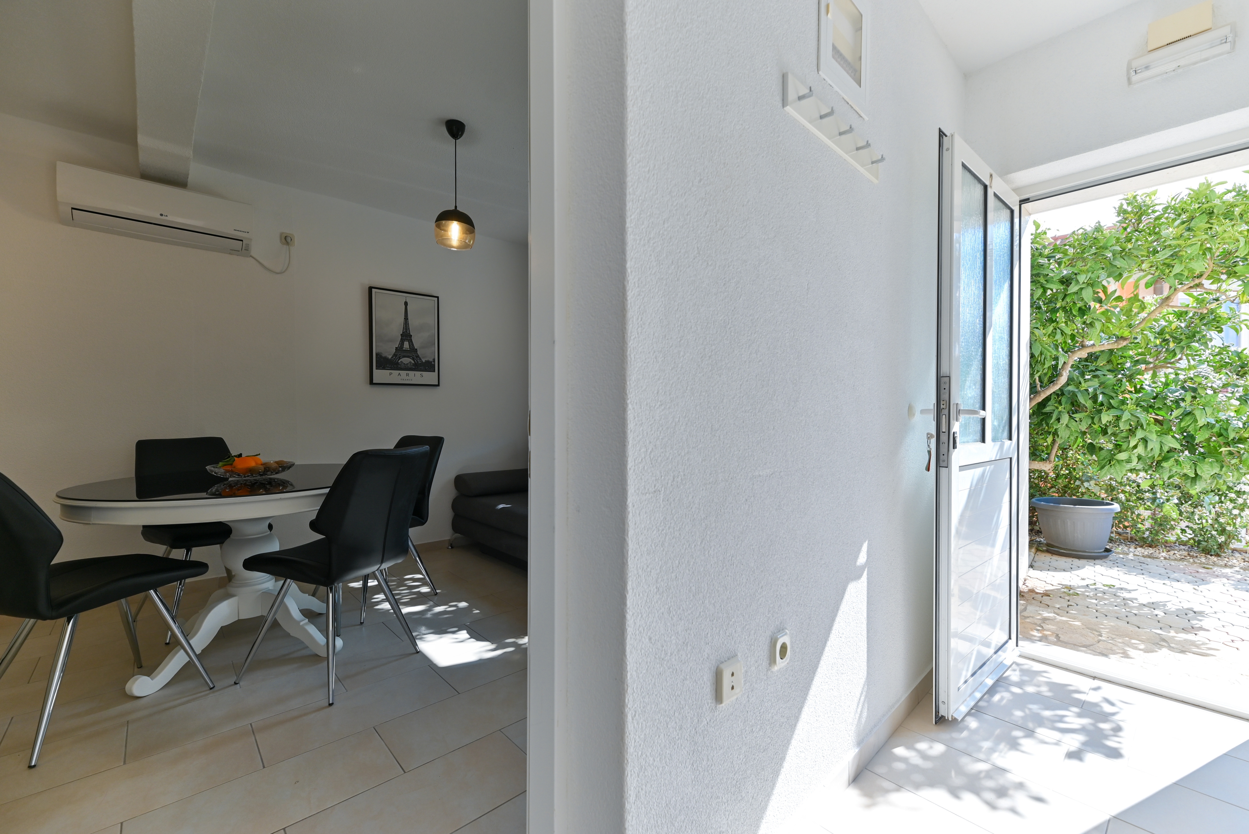 Two bedroom apartment with terrace Trogir  A-c